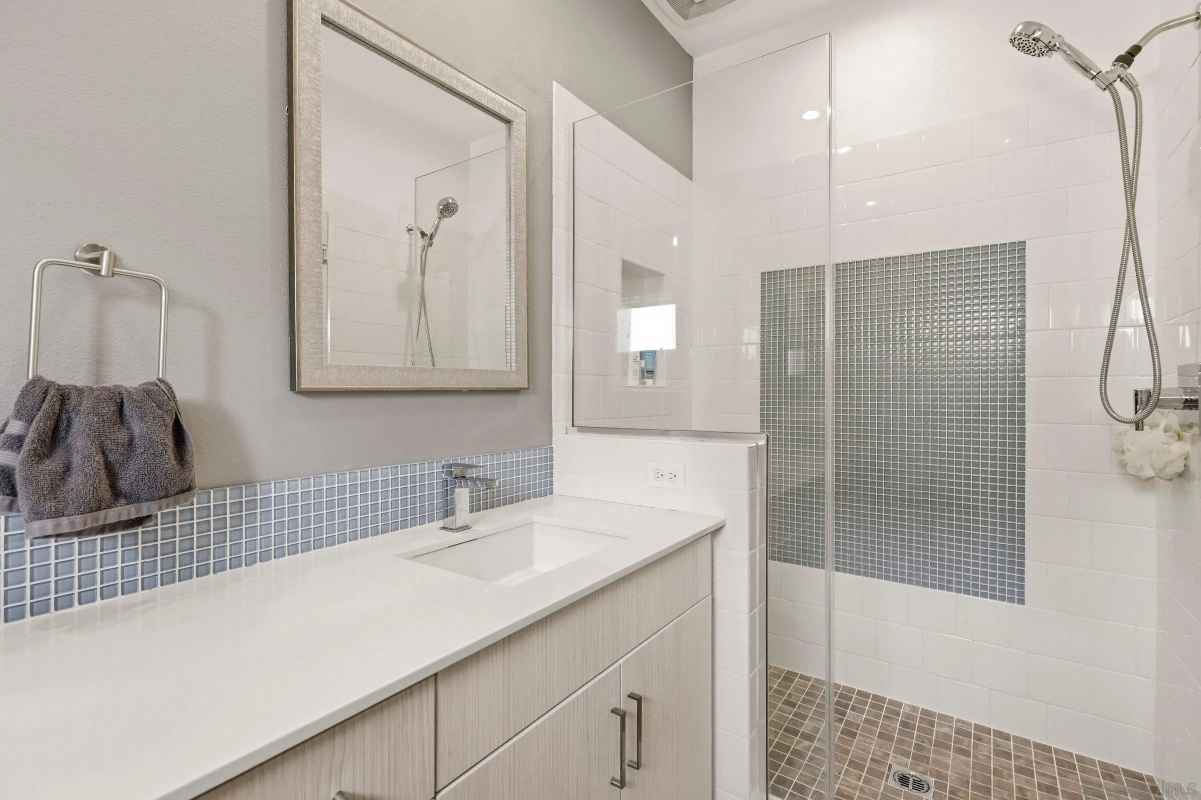 Photo #14: 260010811 Listing: Photo #14