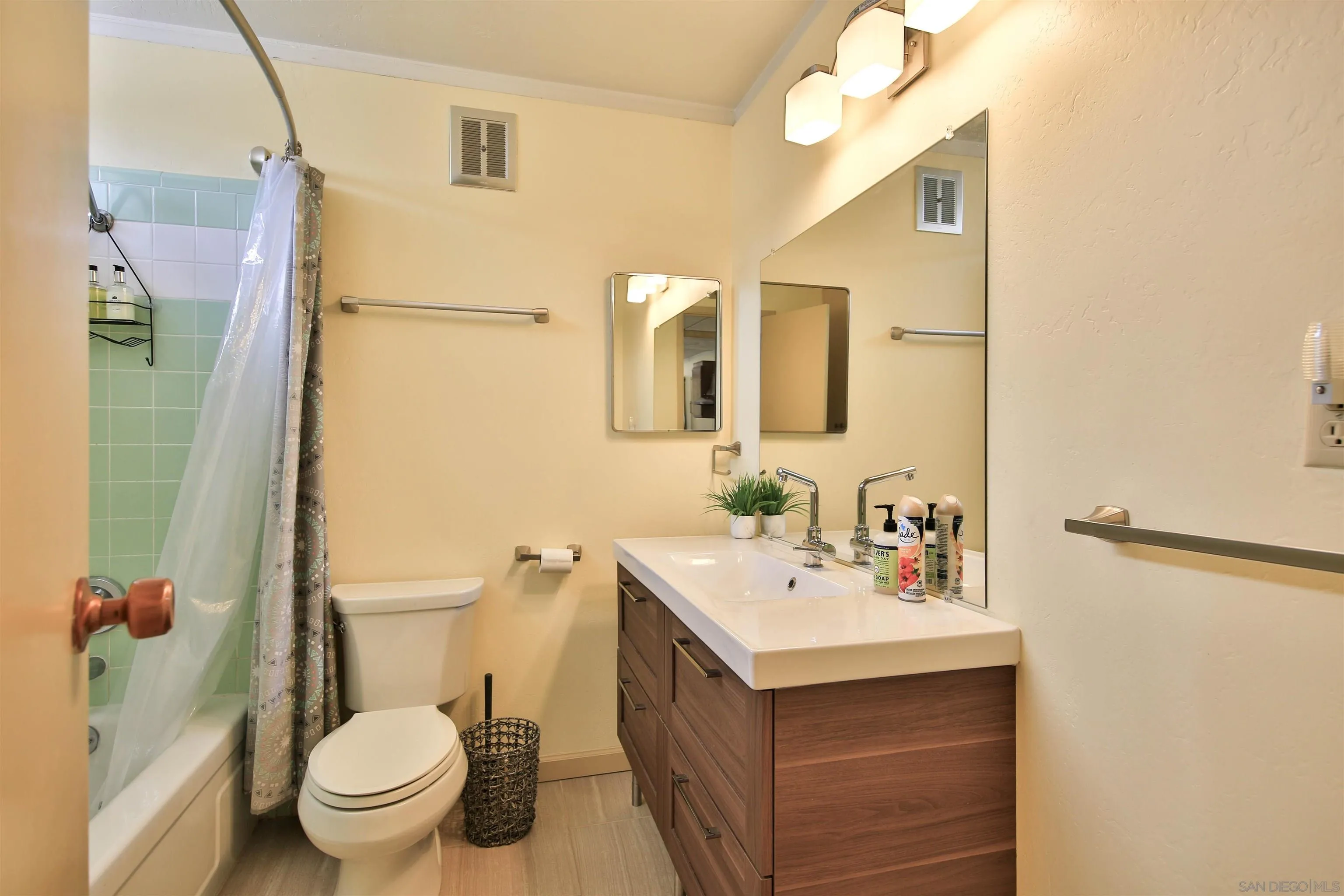Photo #7: 260010817 Listing: Photo #7