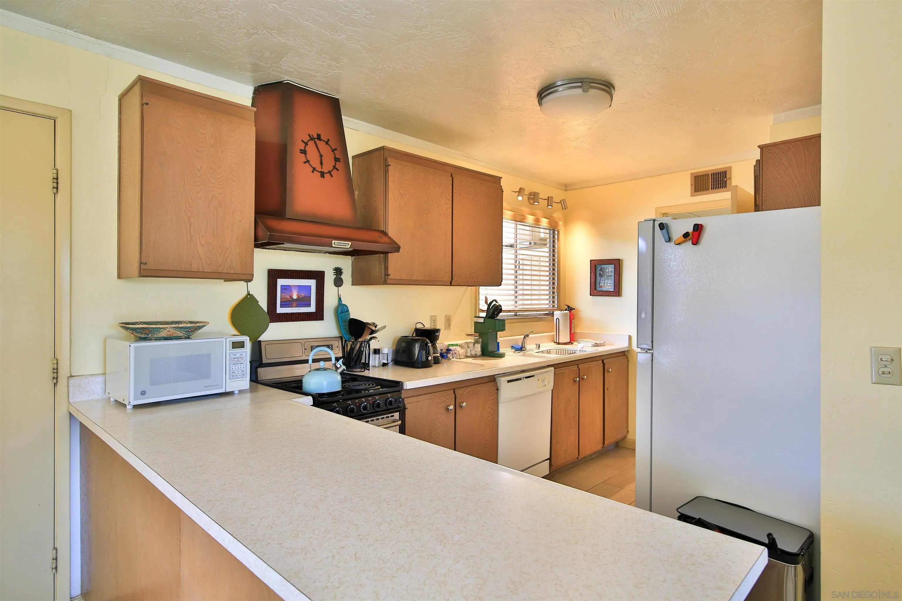 Photo #2: 260010817 Listing: Photo #2