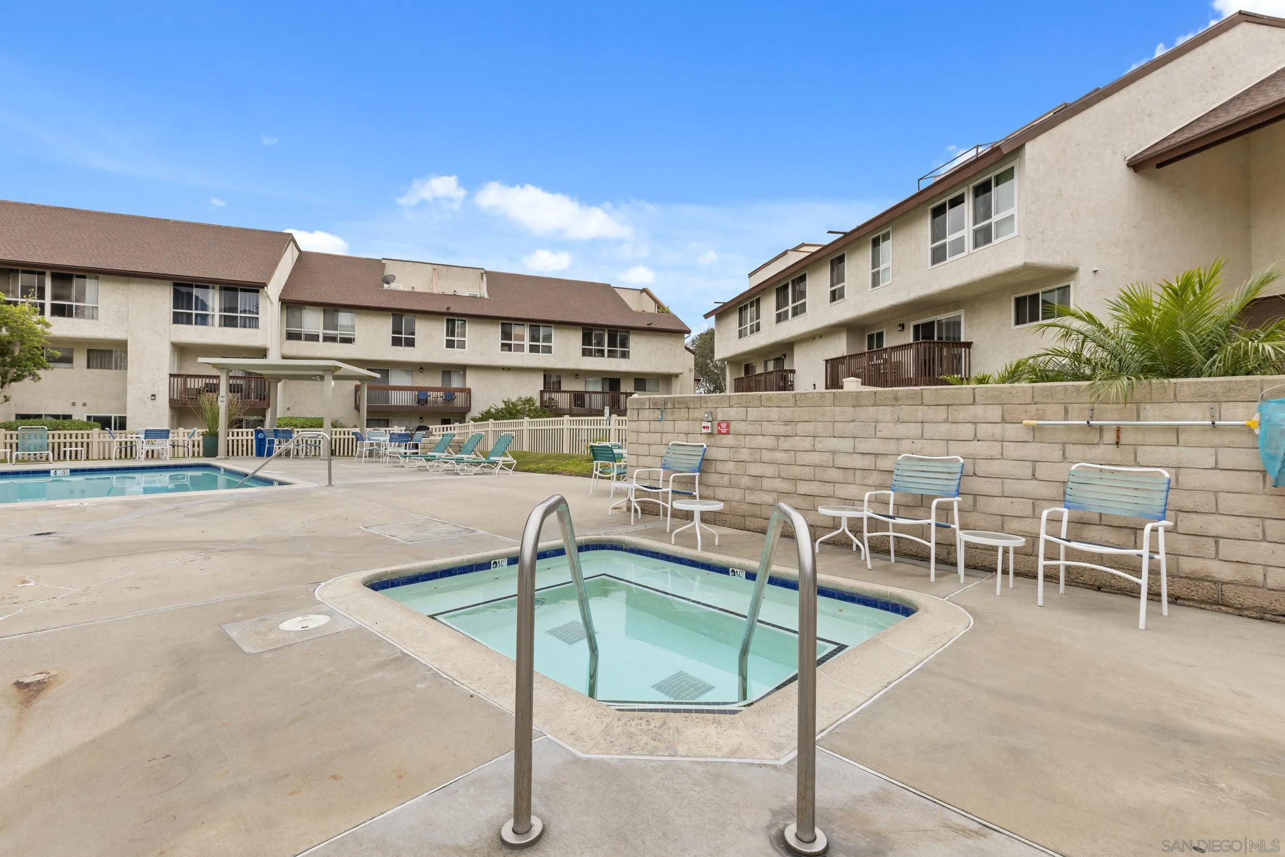 https://cdn.realtyfeed.com/cdn/127/260010829/6e98624c6a42e0343611a95fadb70746.webp