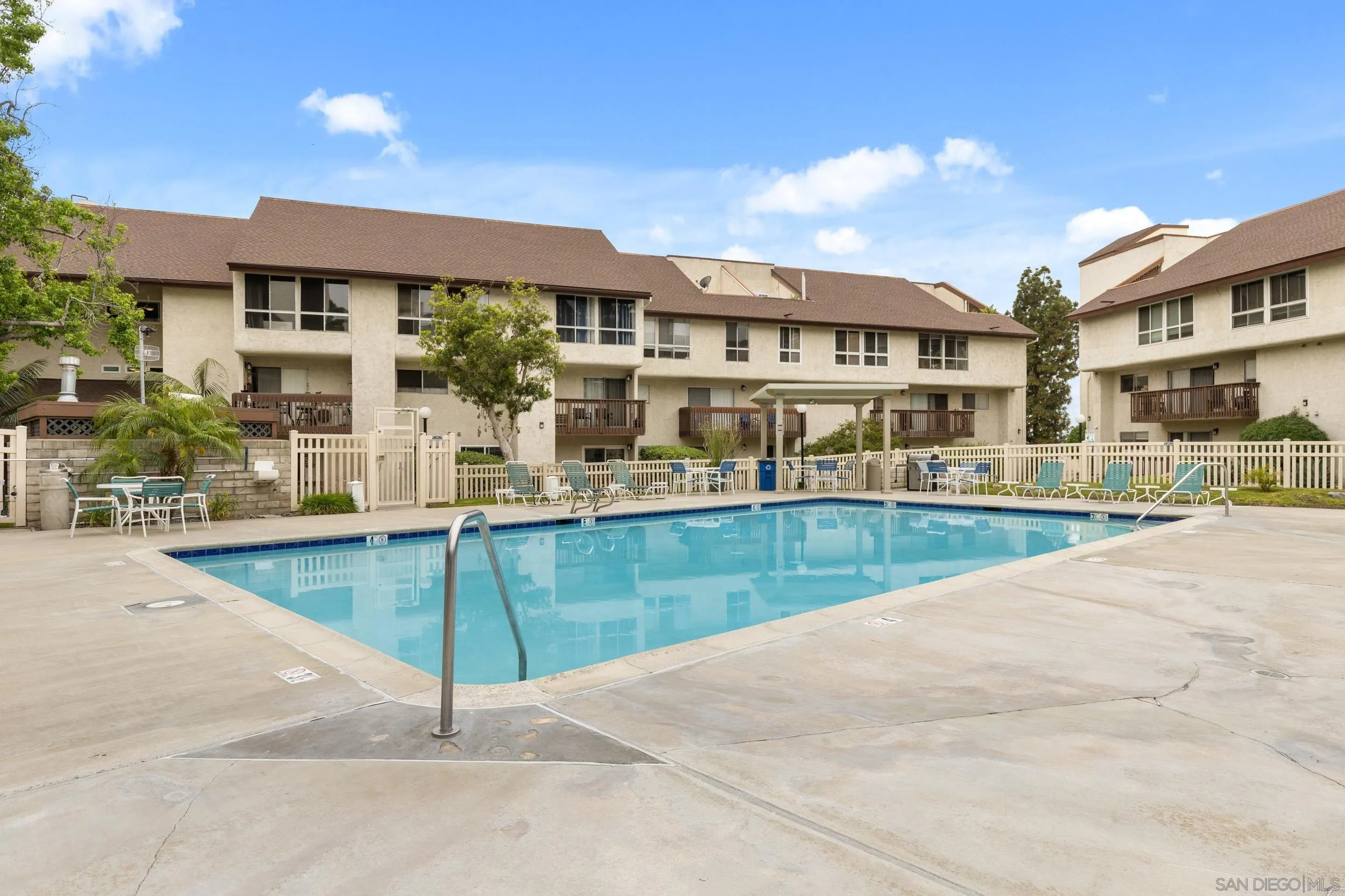https://cdn.realtyfeed.com/cdn/127/260010829/c13a2824c150f0658938a78fa1e3270f.webp
