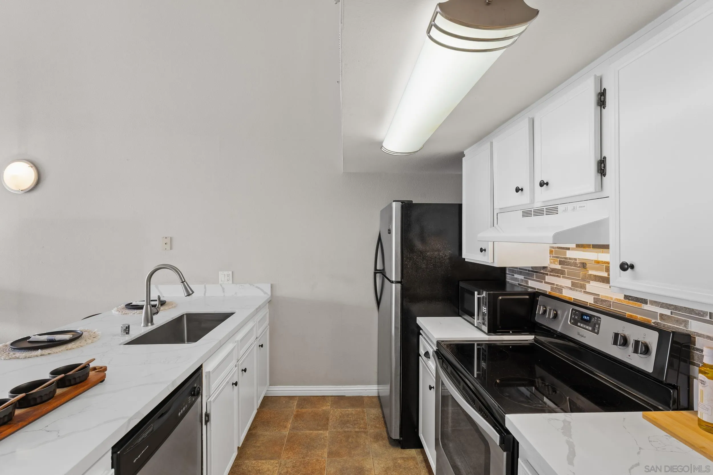 https://cdn.realtyfeed.com/cdn/127/260010829/e8f7030137eb6972f6ffd8c126f3ce38.webp