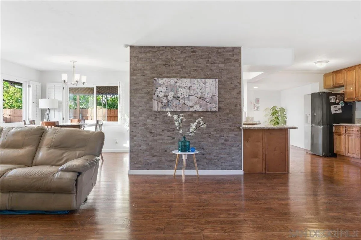 https://cdn.realtyfeed.com/cdn/127/260010839/390937bfa951d54912049dca2af10814.webp