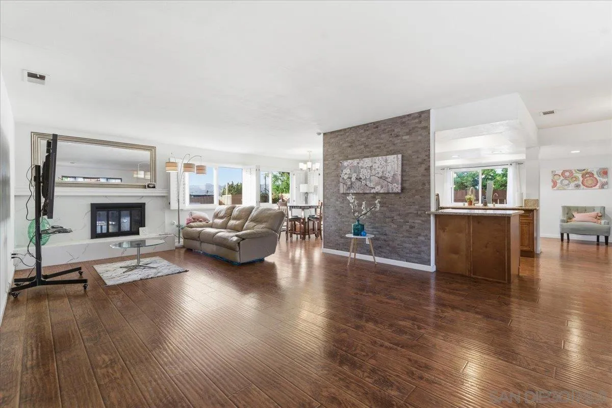 https://cdn.realtyfeed.com/cdn/127/260010839/444f3d0ba97060527d7f45f0d13e38e5.webp