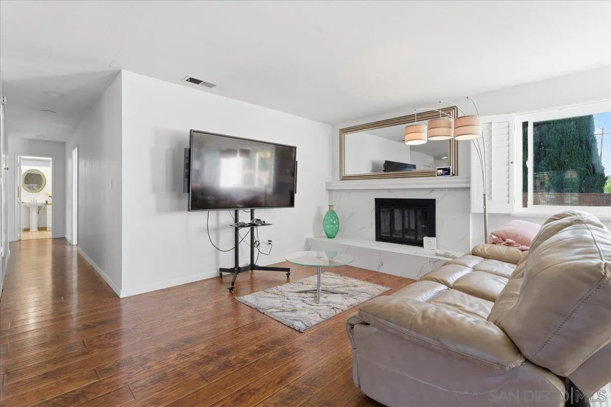 https://cdn.realtyfeed.com/cdn/127/260010839/d9bd9e6ba189dc9956227156c002c04e.webp