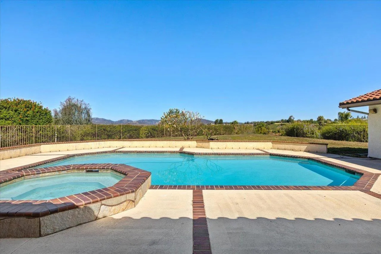 https://cdn.realtyfeed.com/cdn/127/260010840/0294f70d05c3b8251d7065e48d16fff4.webp