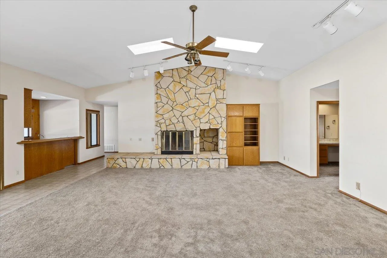 https://cdn.realtyfeed.com/cdn/127/260010840/184acd7a92951b992e233689f75e75f3.webp