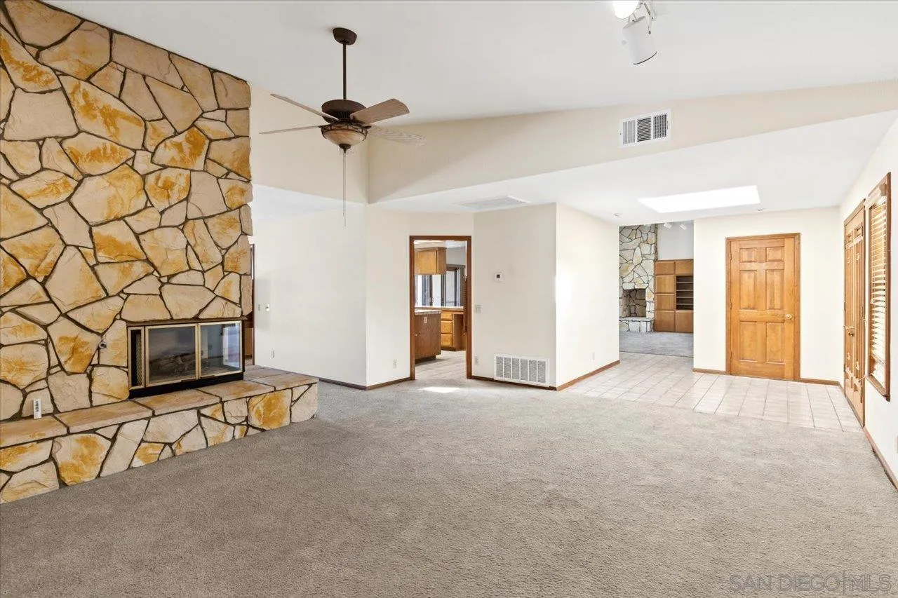 https://cdn.realtyfeed.com/cdn/127/260010840/29aca778e6f4b083f26e20bd7d345ac2.webp