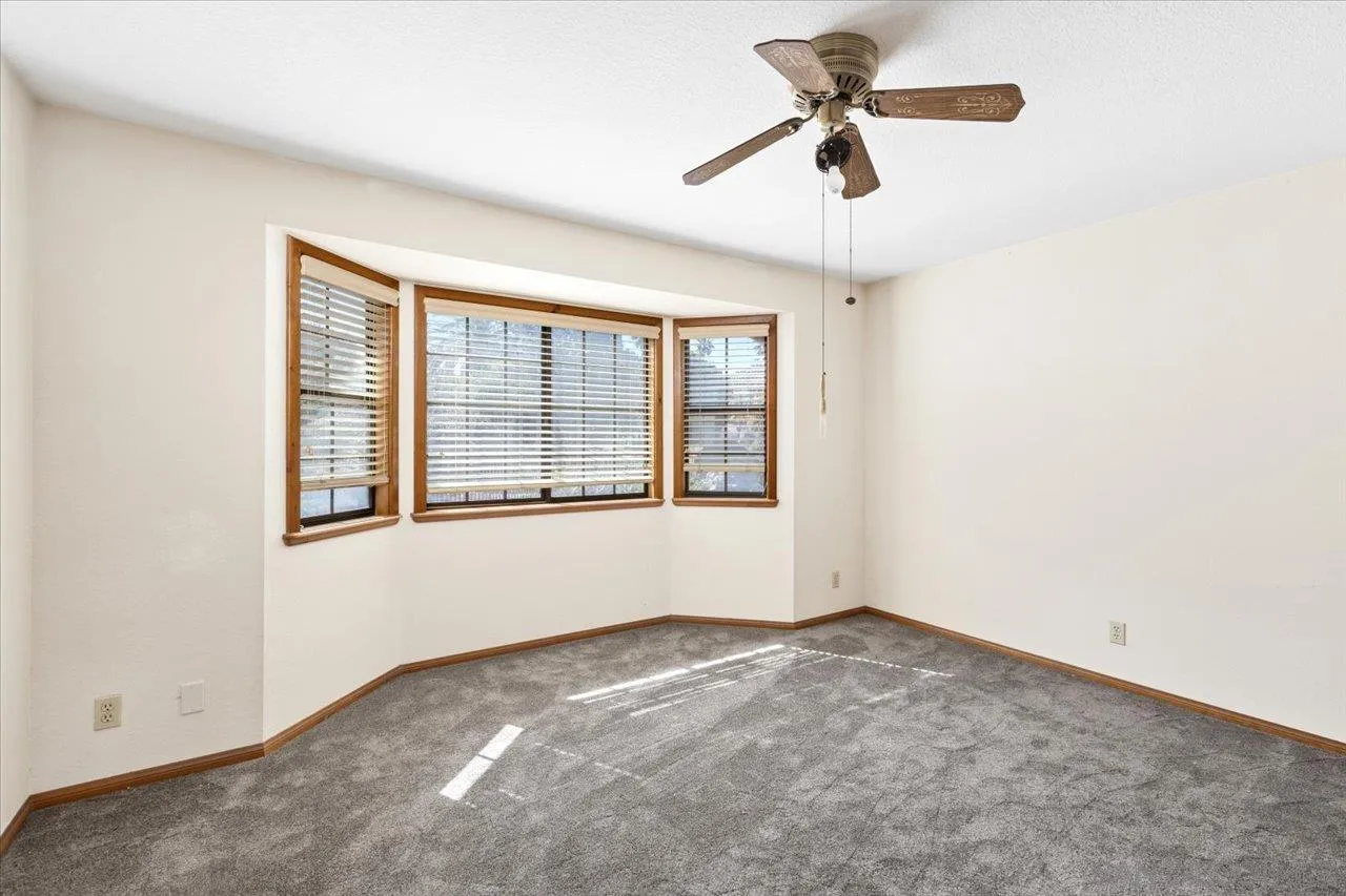 https://cdn.realtyfeed.com/cdn/127/260010840/31c6b88c6d6f93c340c35e4ce96a88f9.webp