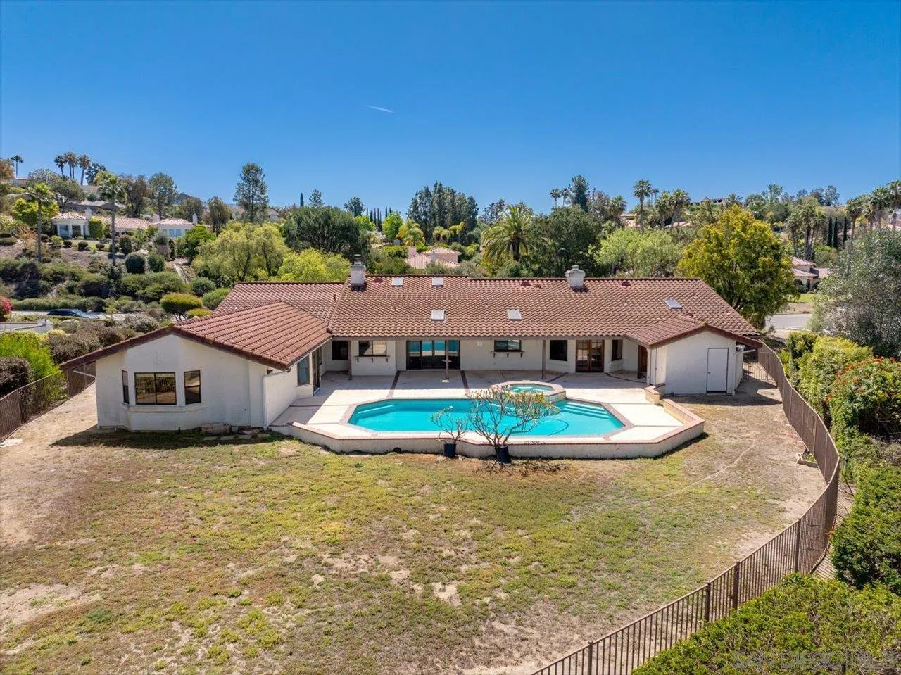 https://cdn.realtyfeed.com/cdn/127/260010840/379d286fca1aaed694bcd4dd7763cf97.webp