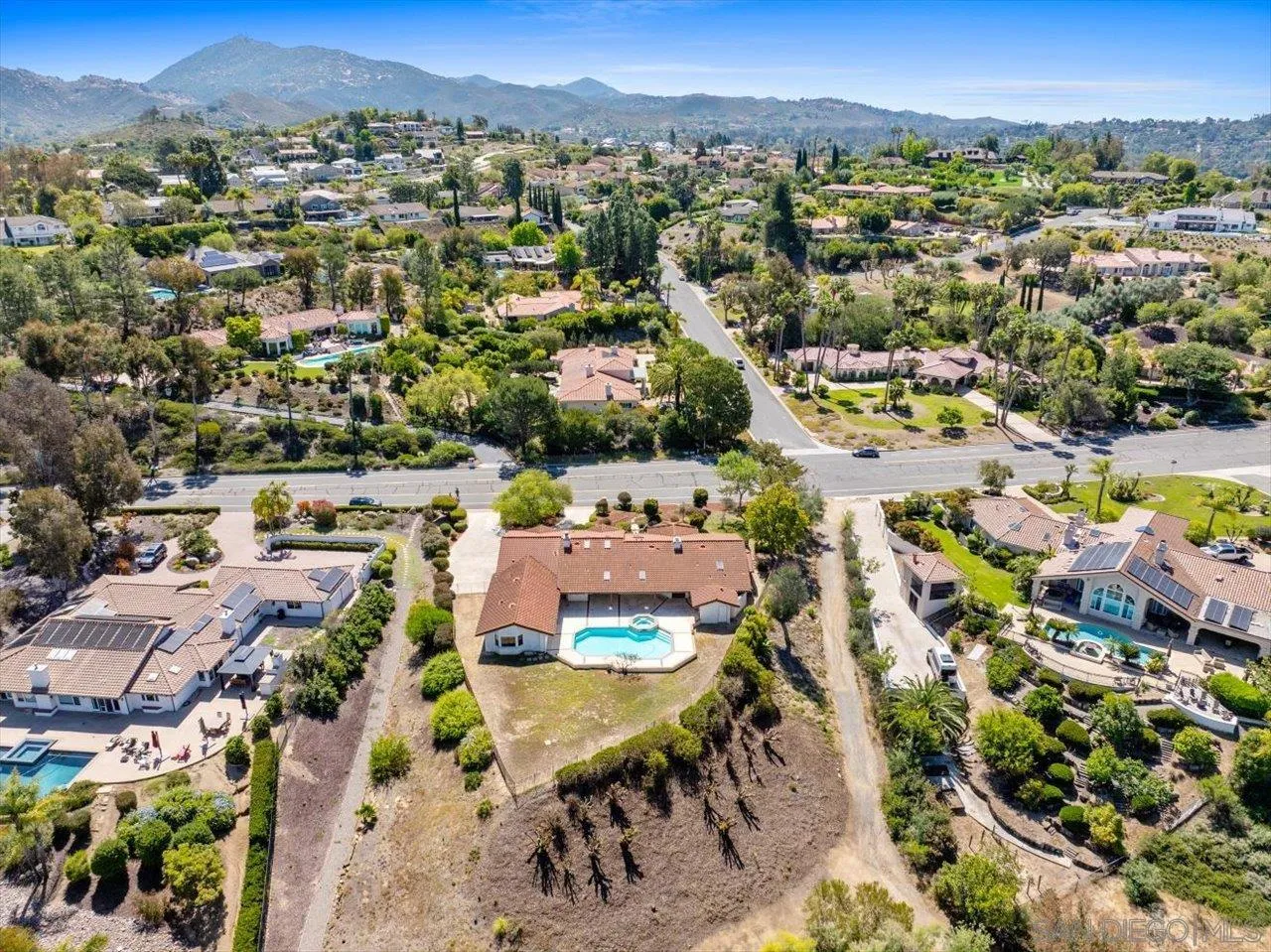 https://cdn.realtyfeed.com/cdn/127/260010840/636abd80e40e471b900ac46296a8d1b9.webp
