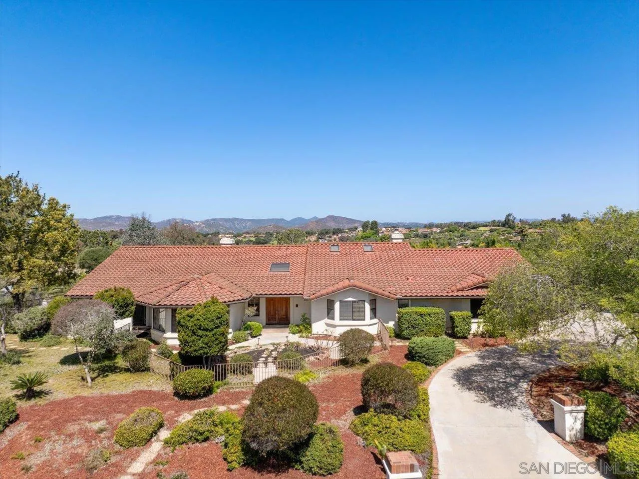 https://cdn.realtyfeed.com/cdn/127/260010840/643dd1f85a5e2416909ef67fa198ac83.webp