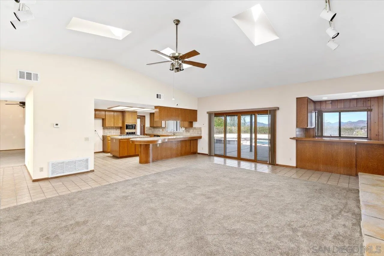 https://cdn.realtyfeed.com/cdn/127/260010840/833d8d83d5eedb759f8f8d85c6b64bfd.webp