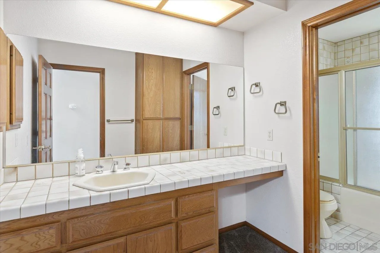 https://cdn.realtyfeed.com/cdn/127/260010840/a48a4adeb7324c5f9c5bb72a9741eb4d.webp