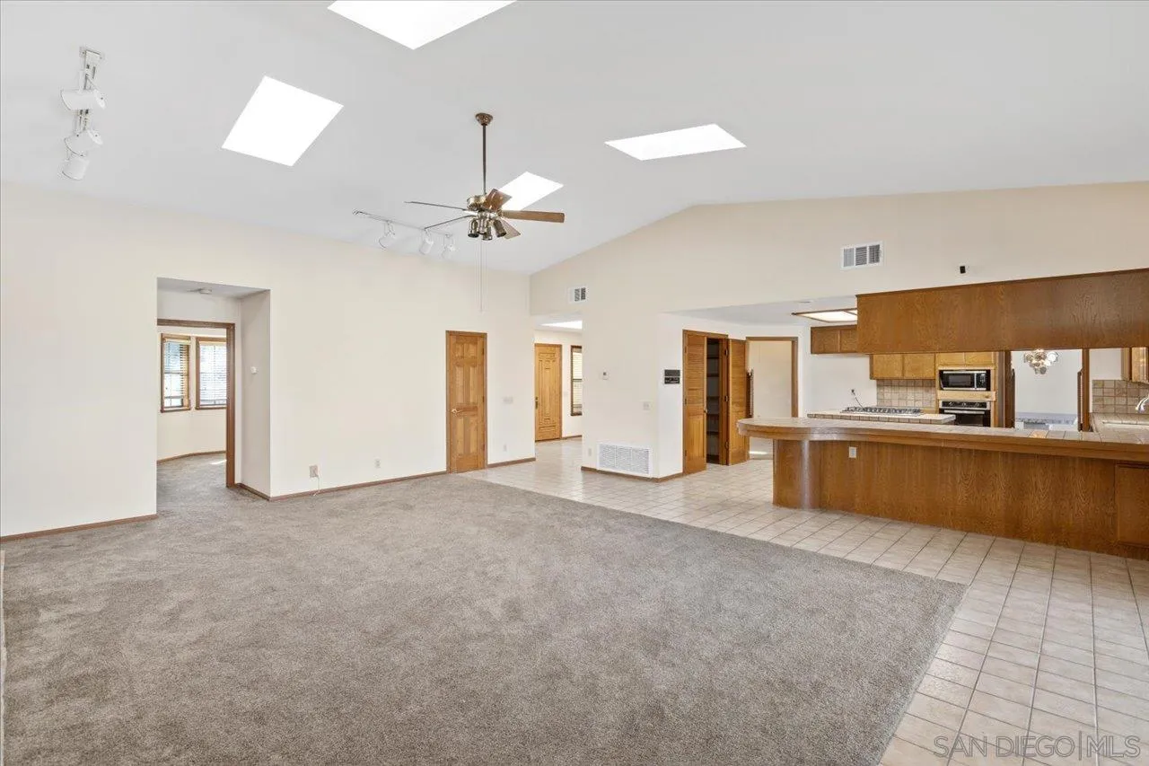 https://cdn.realtyfeed.com/cdn/127/260010840/baa2efbf1b23461226761ab2bce44016.webp
