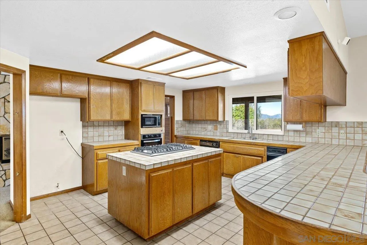 https://cdn.realtyfeed.com/cdn/127/260010840/fb9d0bb30aa122f459787c414ba3e628.webp