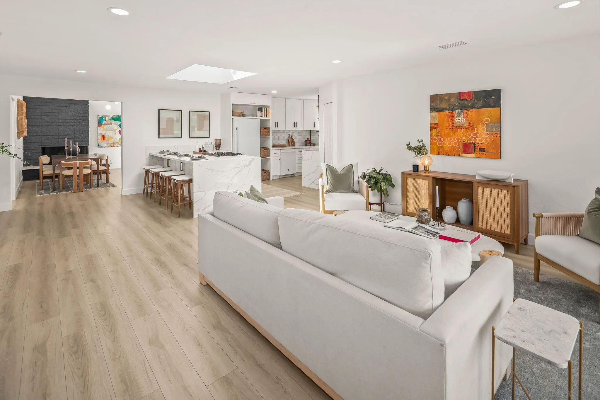 https://cdn.realtyfeed.com/cdn/127/260010850/166f1dc4600f9a2a1b4c6c5e48f7ffd6.webp
