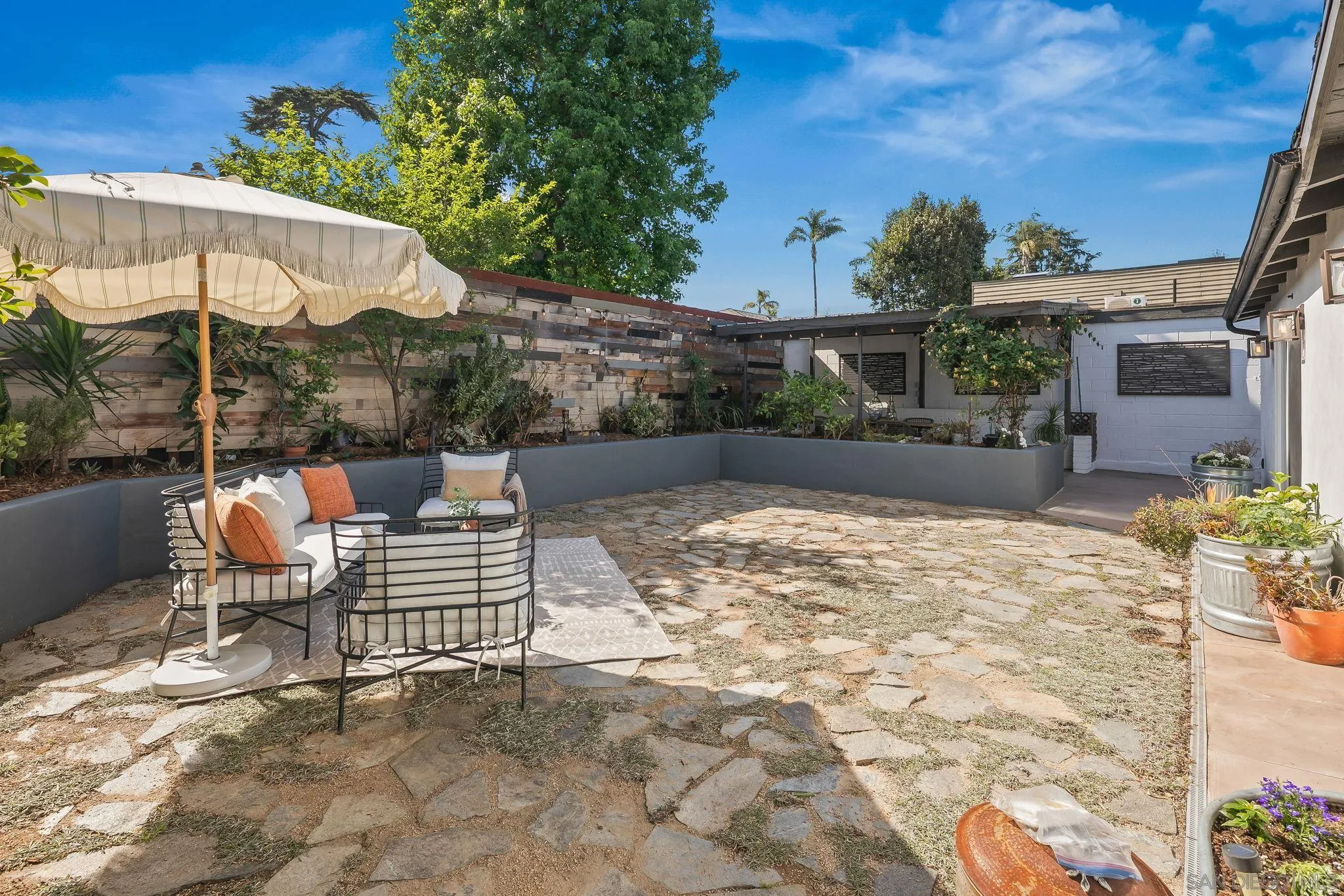 https://cdn.realtyfeed.com/cdn/127/260010850/1a2ba53bdc19292ae72abb4ebc52dc08.webp