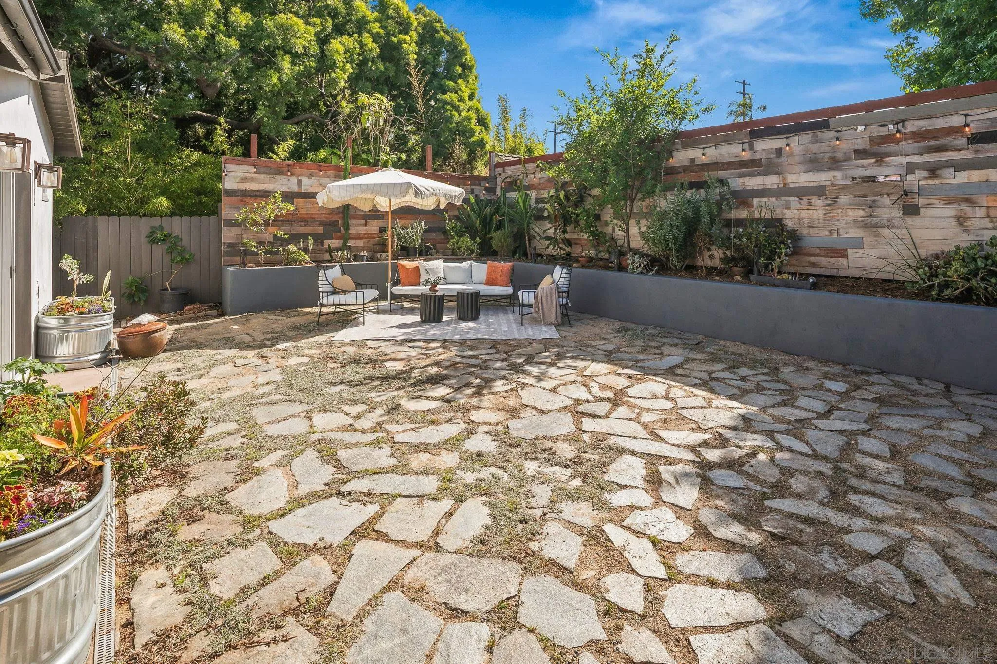 https://cdn.realtyfeed.com/cdn/127/260010850/23868097f591849ad8906955958b0b30.webp