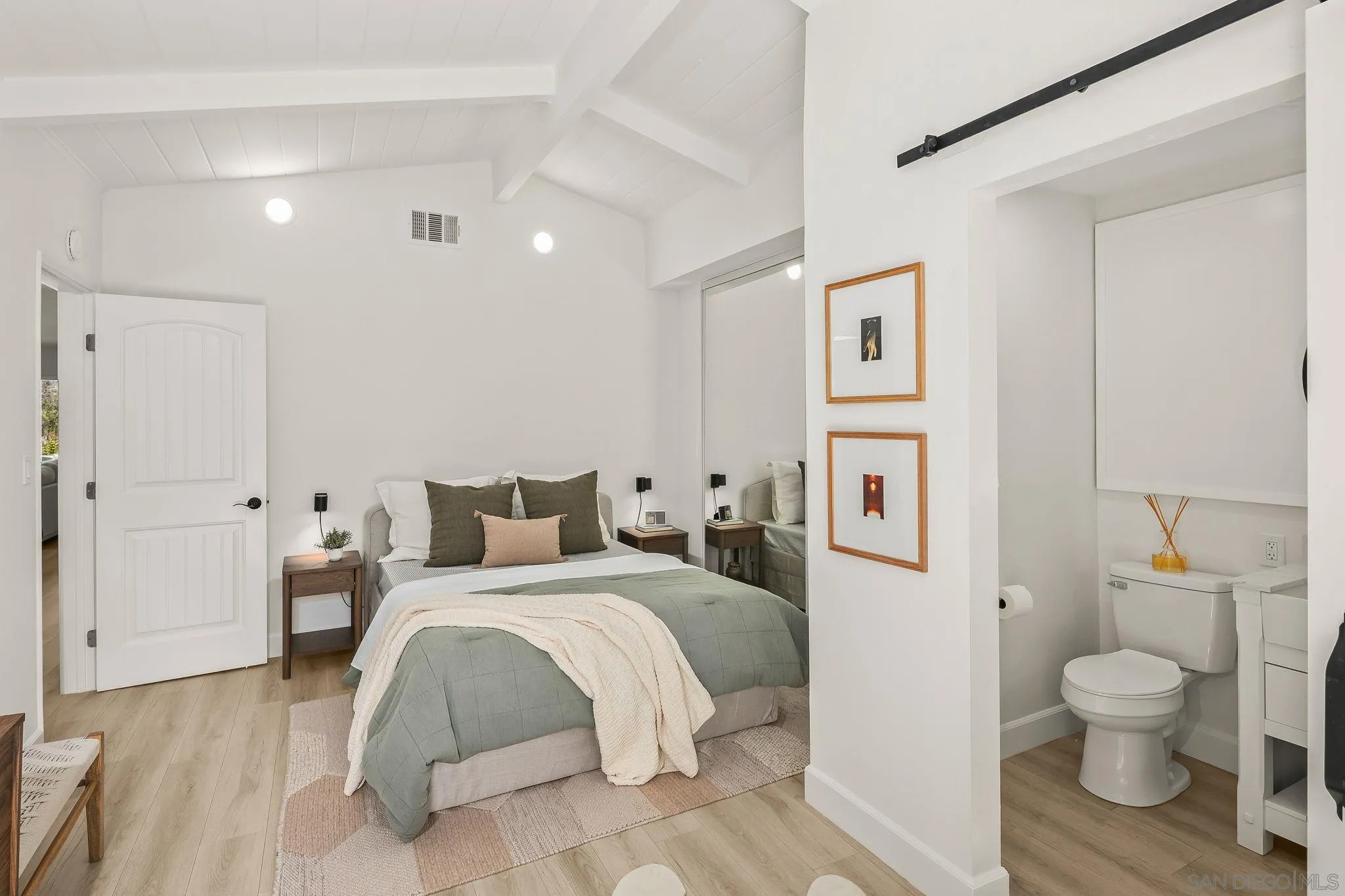 https://cdn.realtyfeed.com/cdn/127/260010850/32f251ad4d2f8891fd25555cb45b011d.webp