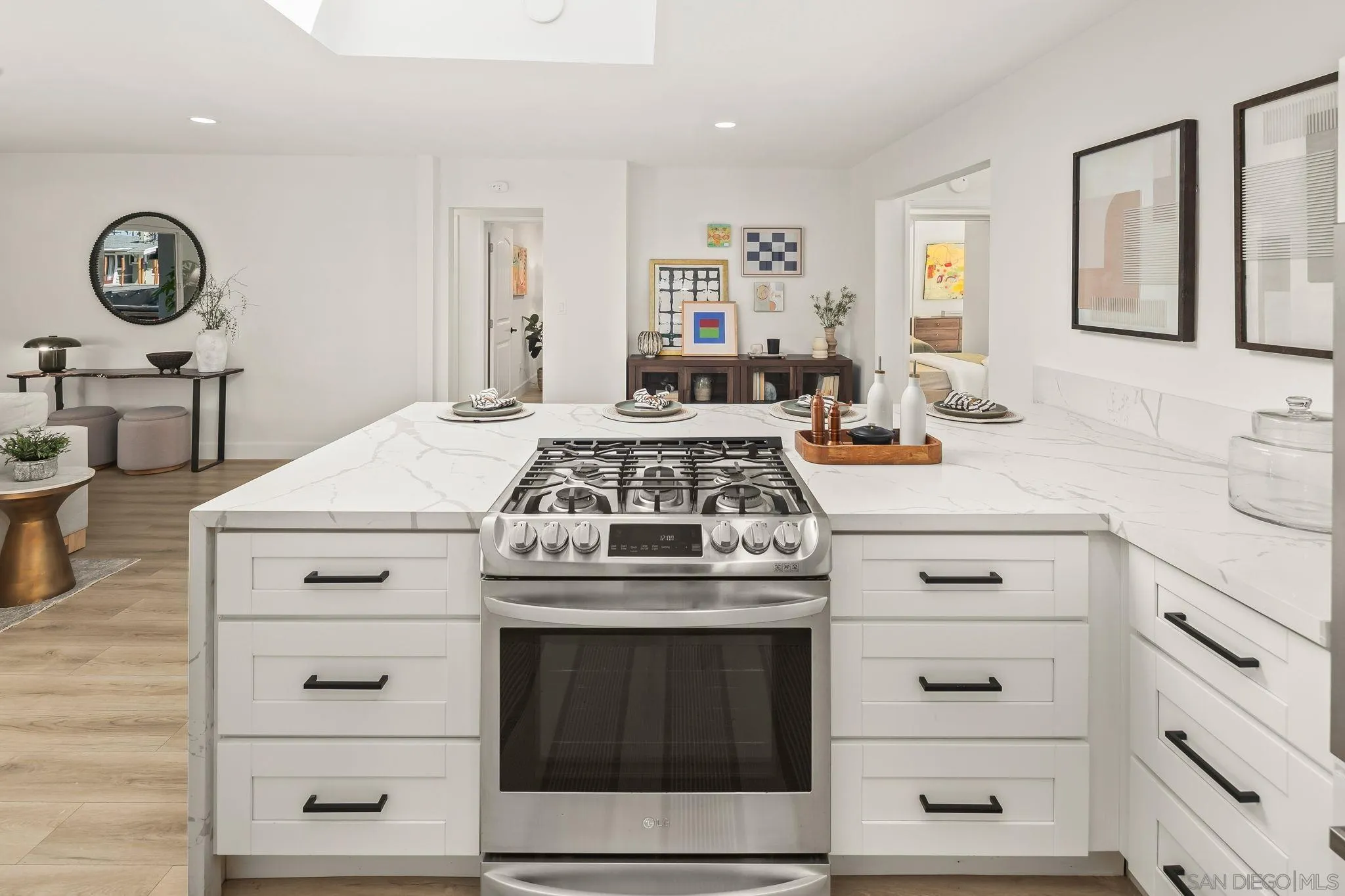 https://cdn.realtyfeed.com/cdn/127/260010850/37736ab9cd881521cbd923703759e290.webp