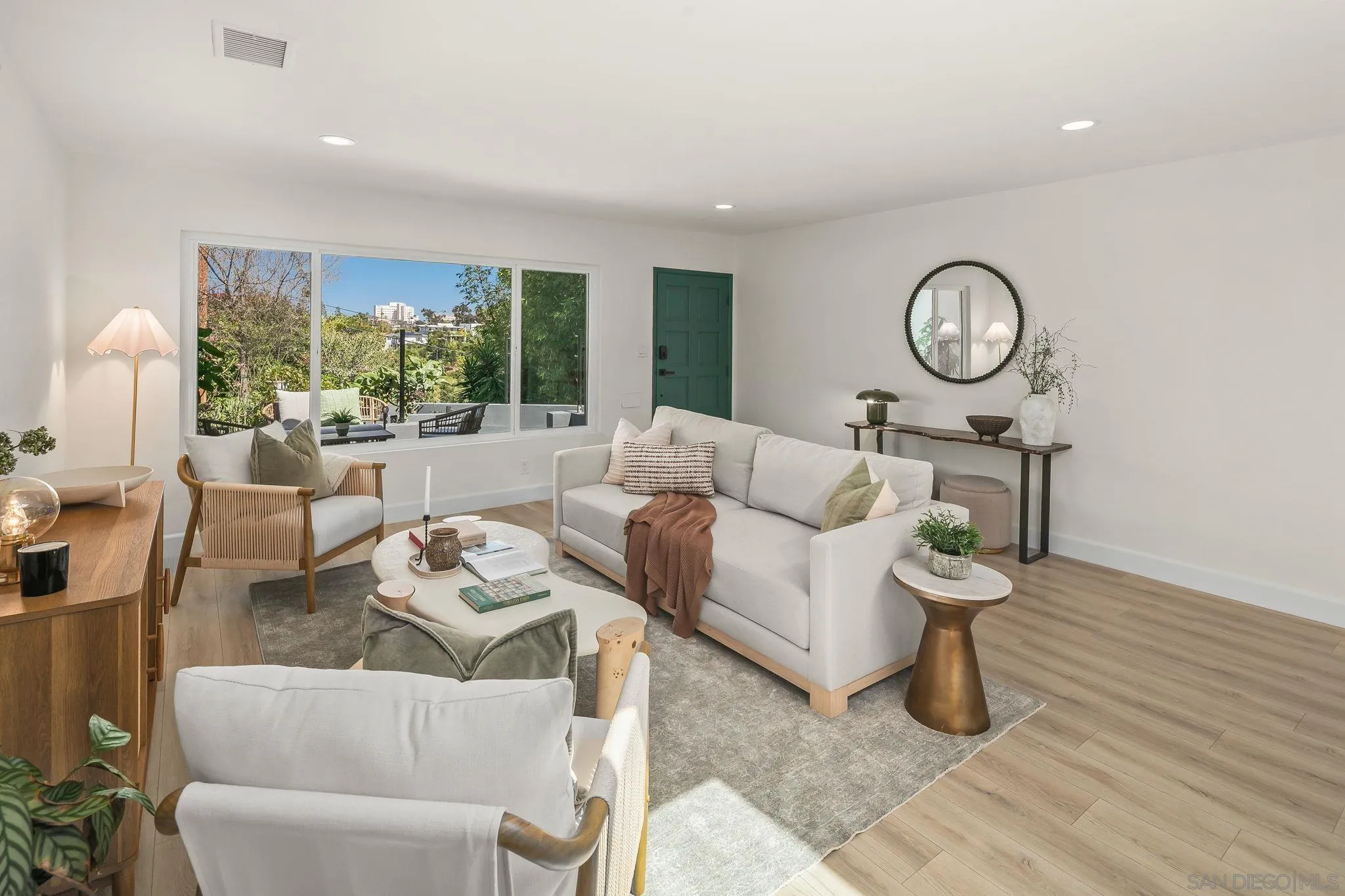 https://cdn.realtyfeed.com/cdn/127/260010850/37c292a6a7ce4ad593019beca5b6435b.webp