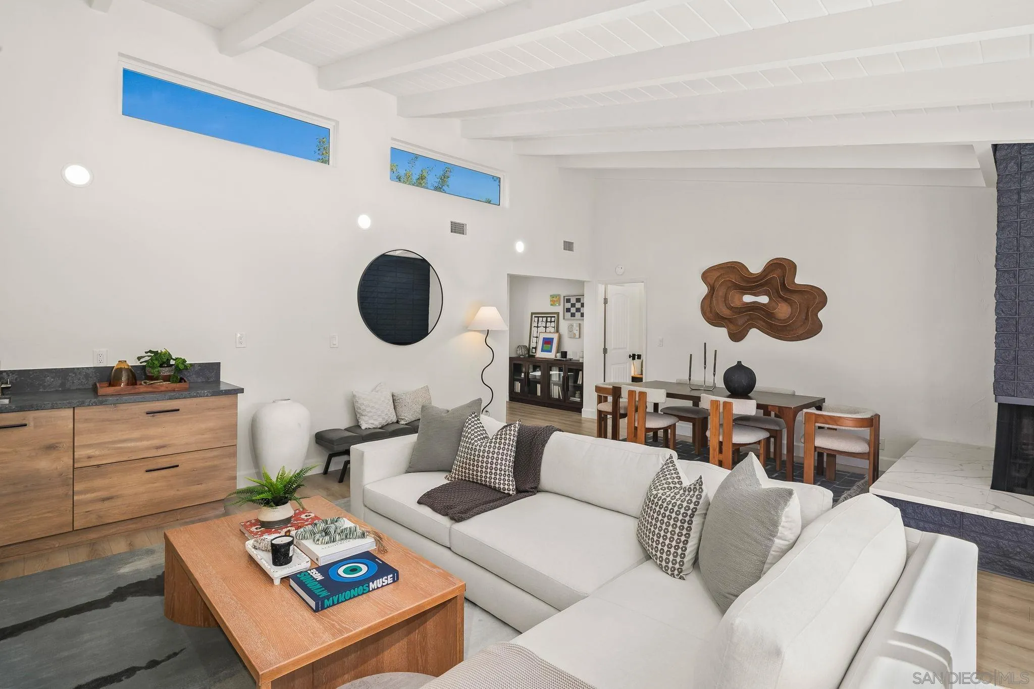 https://cdn.realtyfeed.com/cdn/127/260010850/37fdf996fe8cc362c40ec47bd12f5ee0.webp