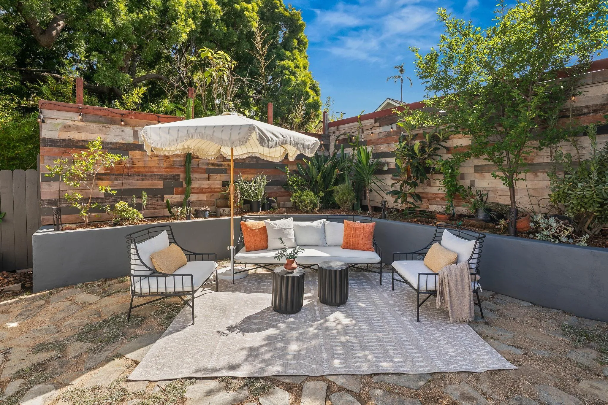 https://cdn.realtyfeed.com/cdn/127/260010850/619f0d1f0c7fa7615f87eaaa5ec58fe6.webp