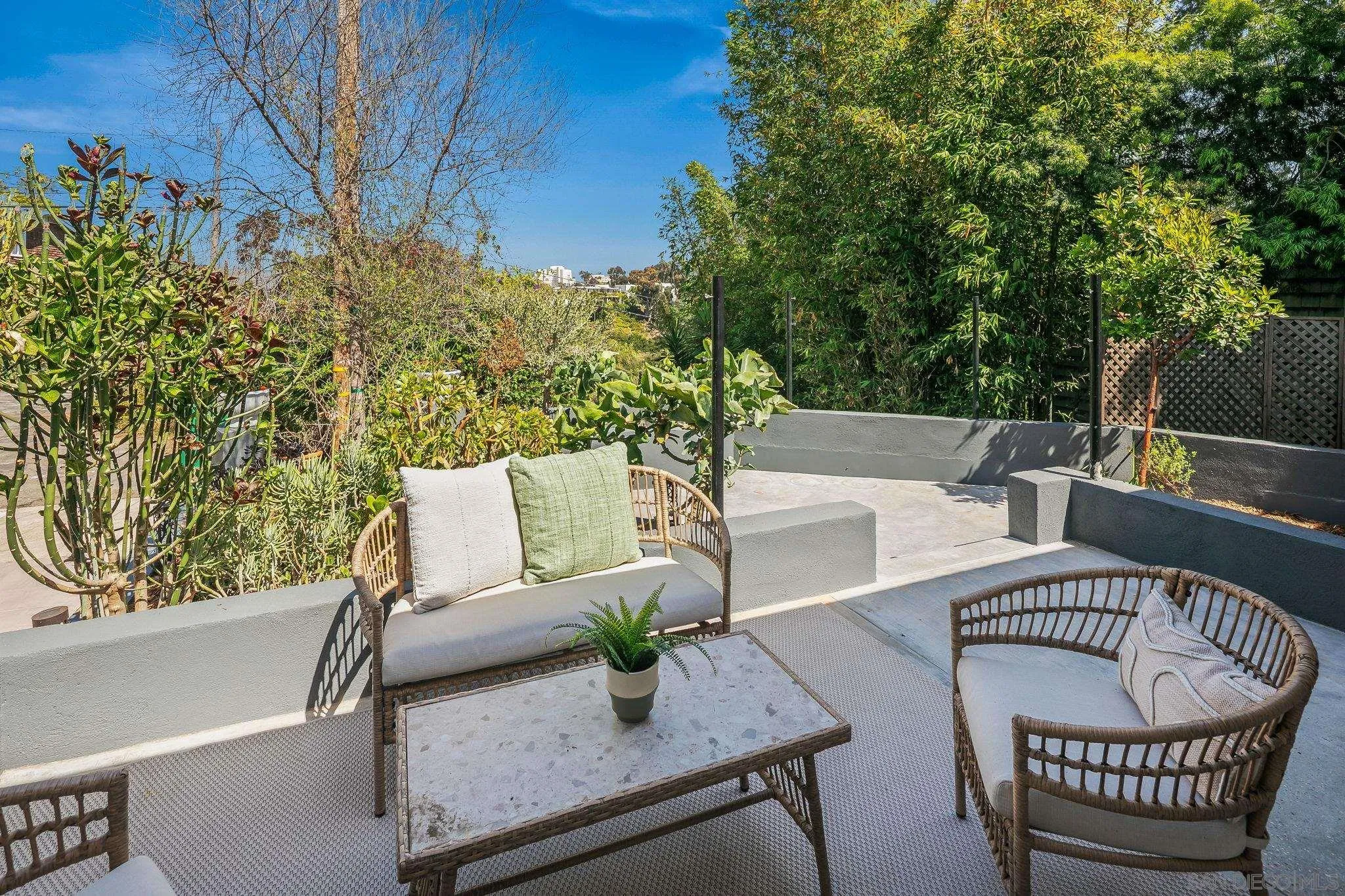 https://cdn.realtyfeed.com/cdn/127/260010850/654e337510fd052e00843d71a377201e.webp