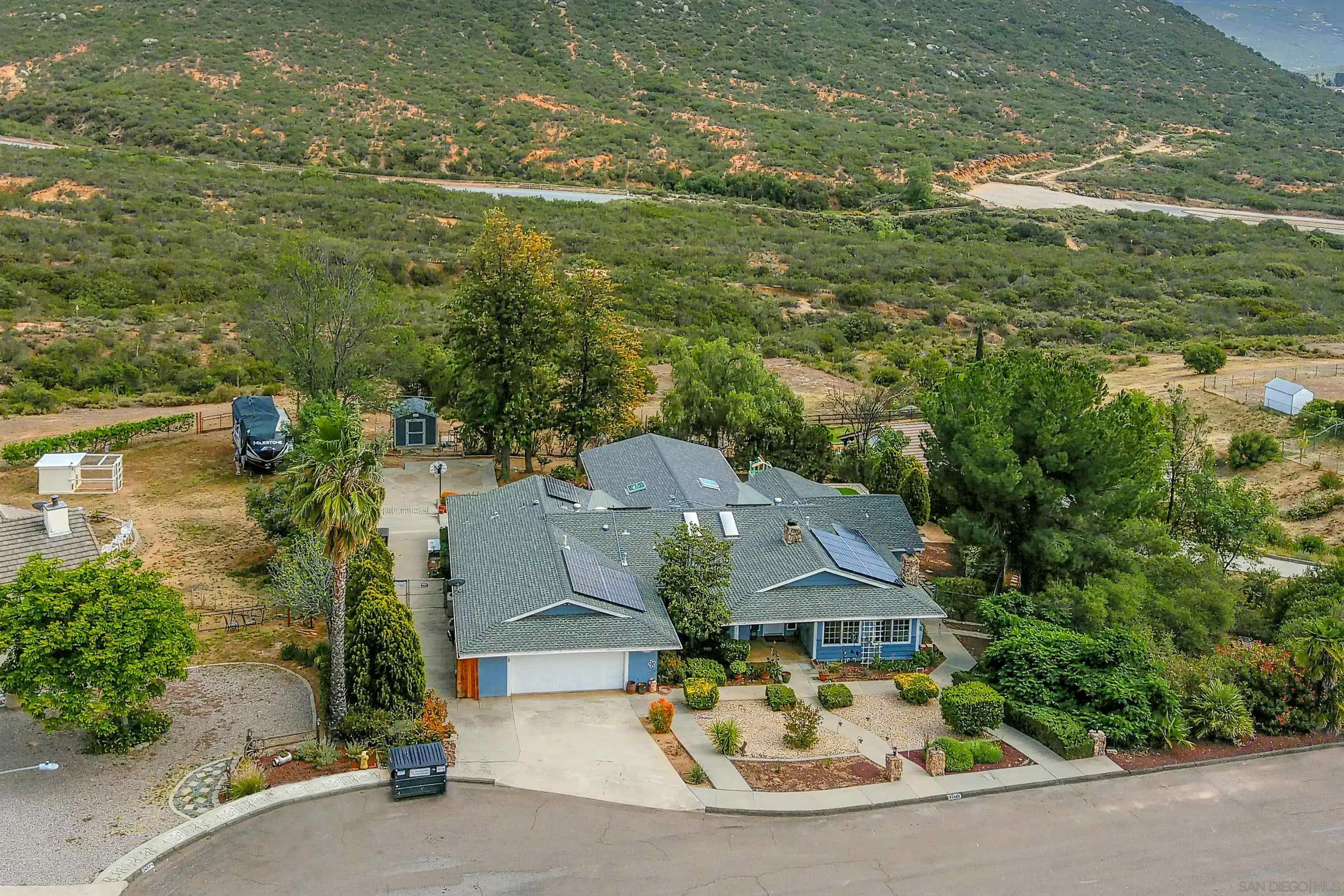 https://cdn.realtyfeed.com/cdn/127/260010853/0b8a030db9074e15a174fb1d3bd1cd02.webp