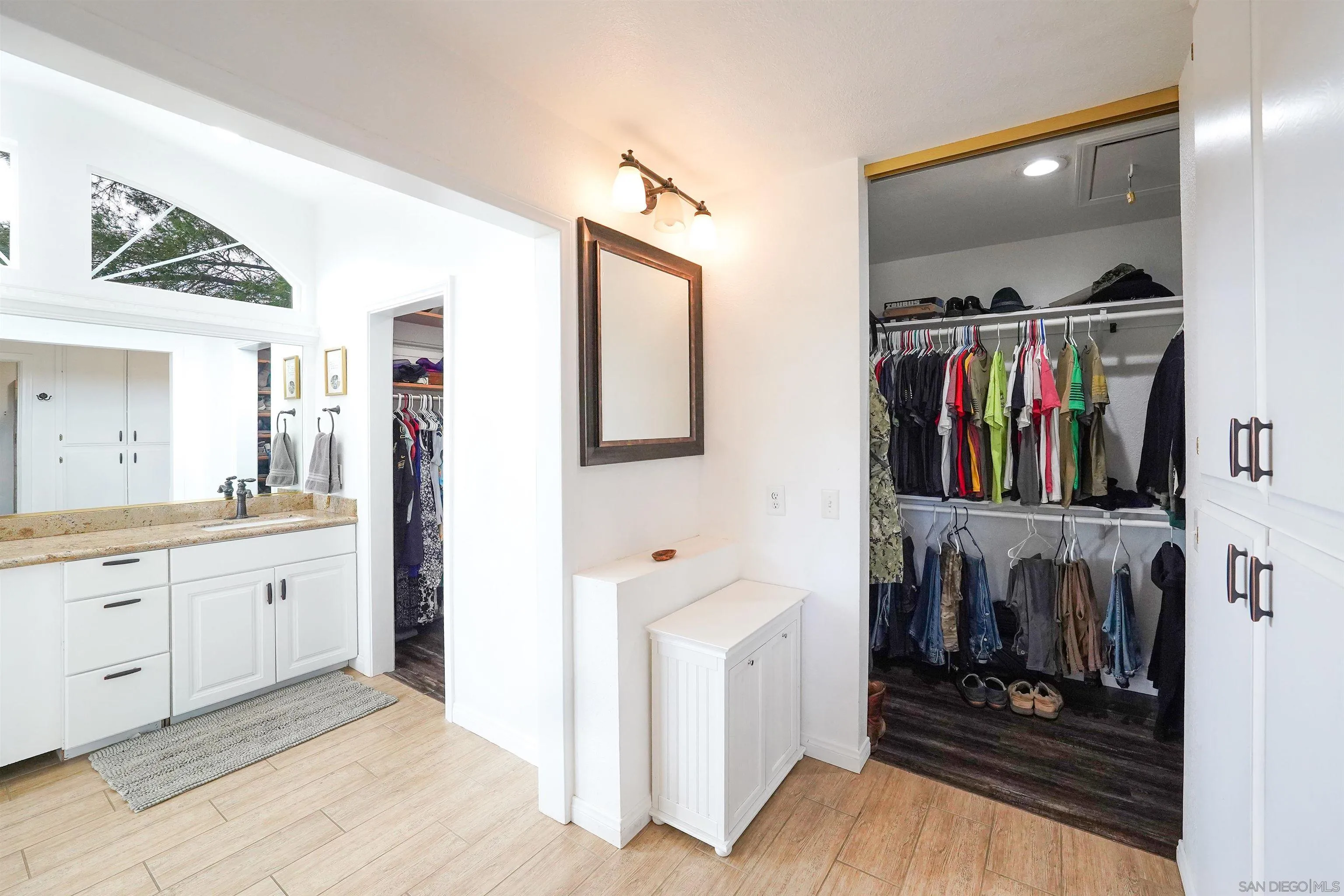 https://cdn.realtyfeed.com/cdn/127/260010853/1cdd139a82b6817564877cb61f311d61.webp