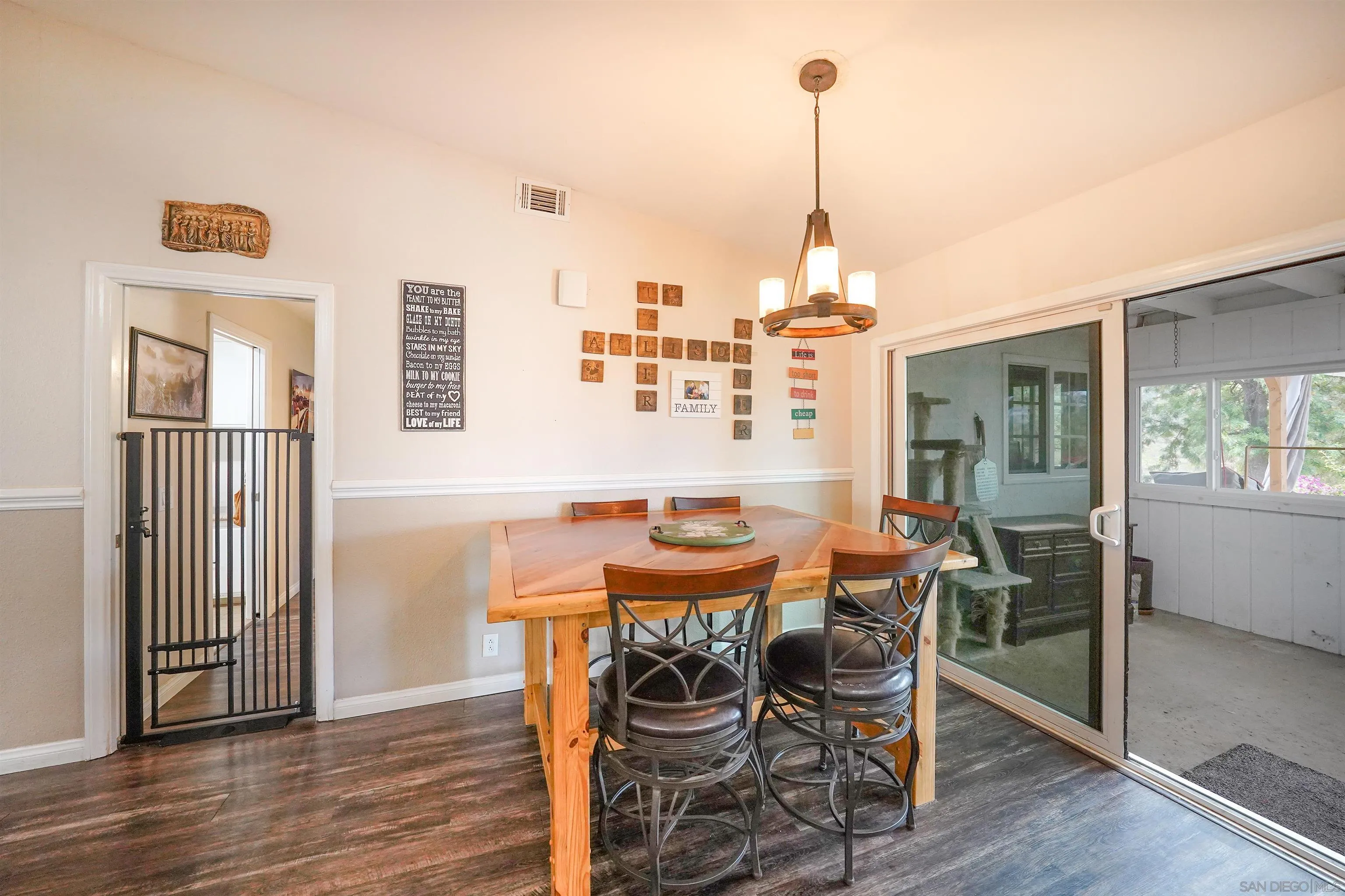https://cdn.realtyfeed.com/cdn/127/260010853/1e2eb4440a1e58dbedffb31f65e35232.webp