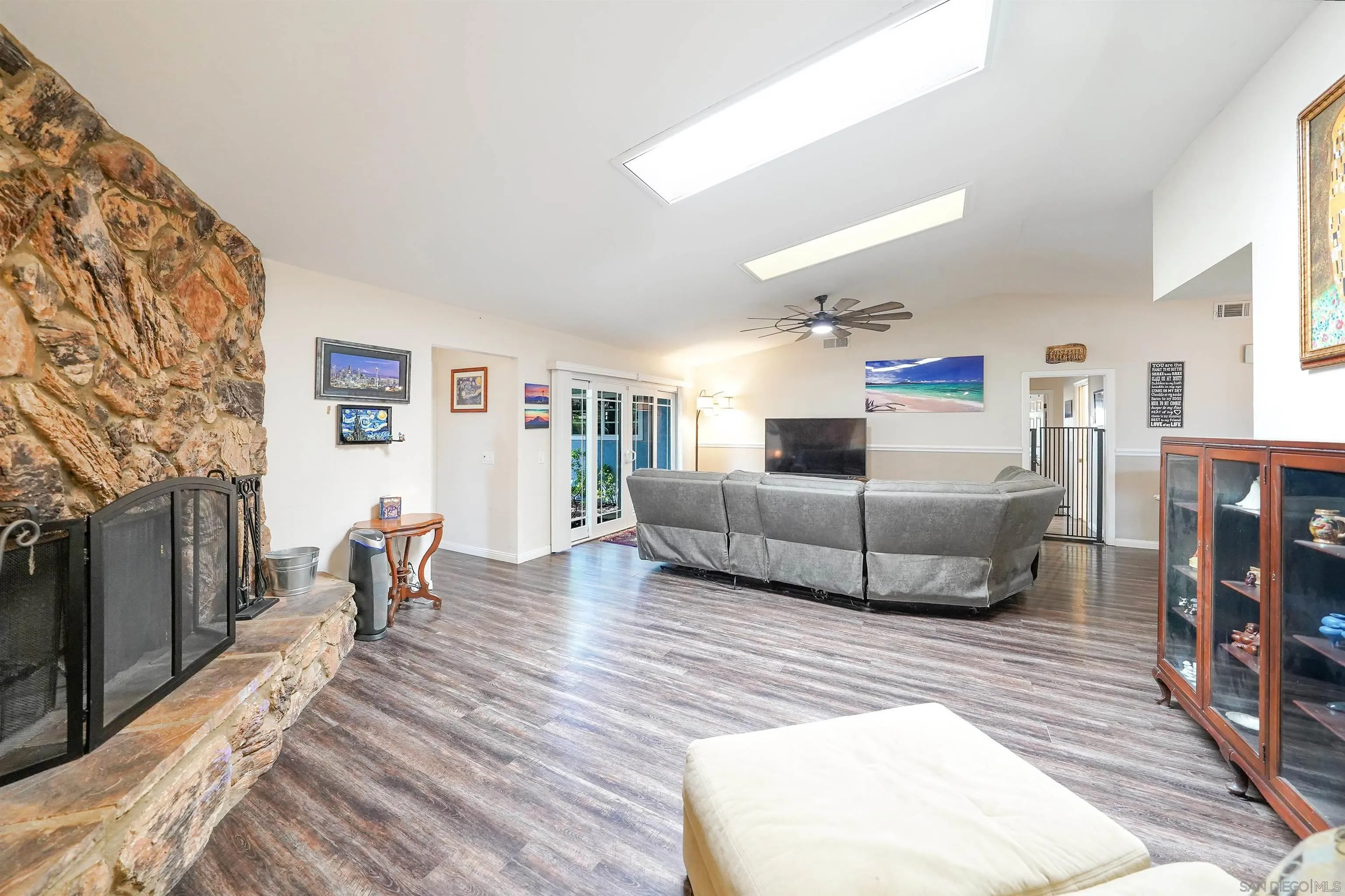 https://cdn.realtyfeed.com/cdn/127/260010853/7cb6c32b0f54451876d6a3855165f4dd.webp