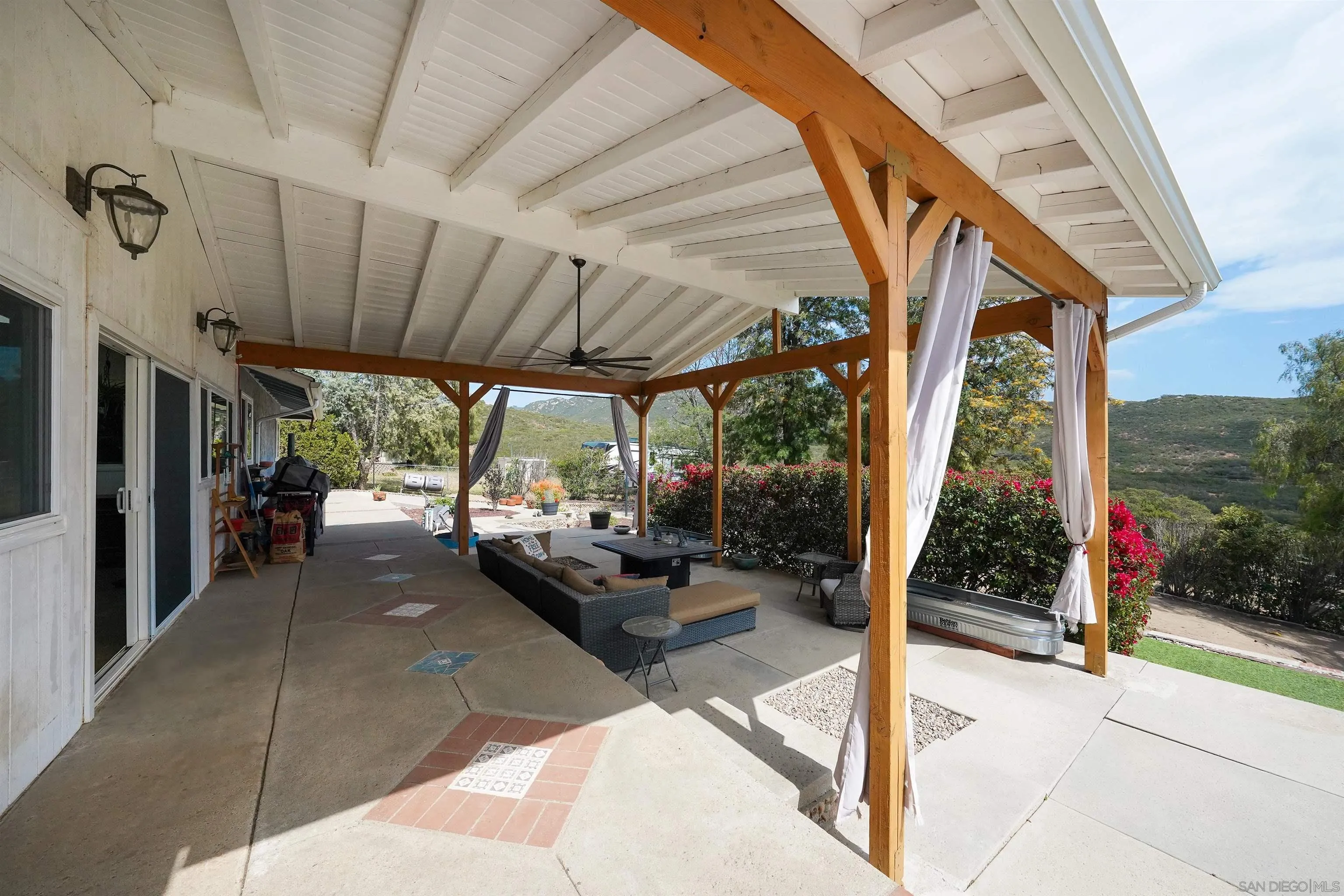 https://cdn.realtyfeed.com/cdn/127/260010853/898bfab480a59b3d0ec0632feb264cca.webp