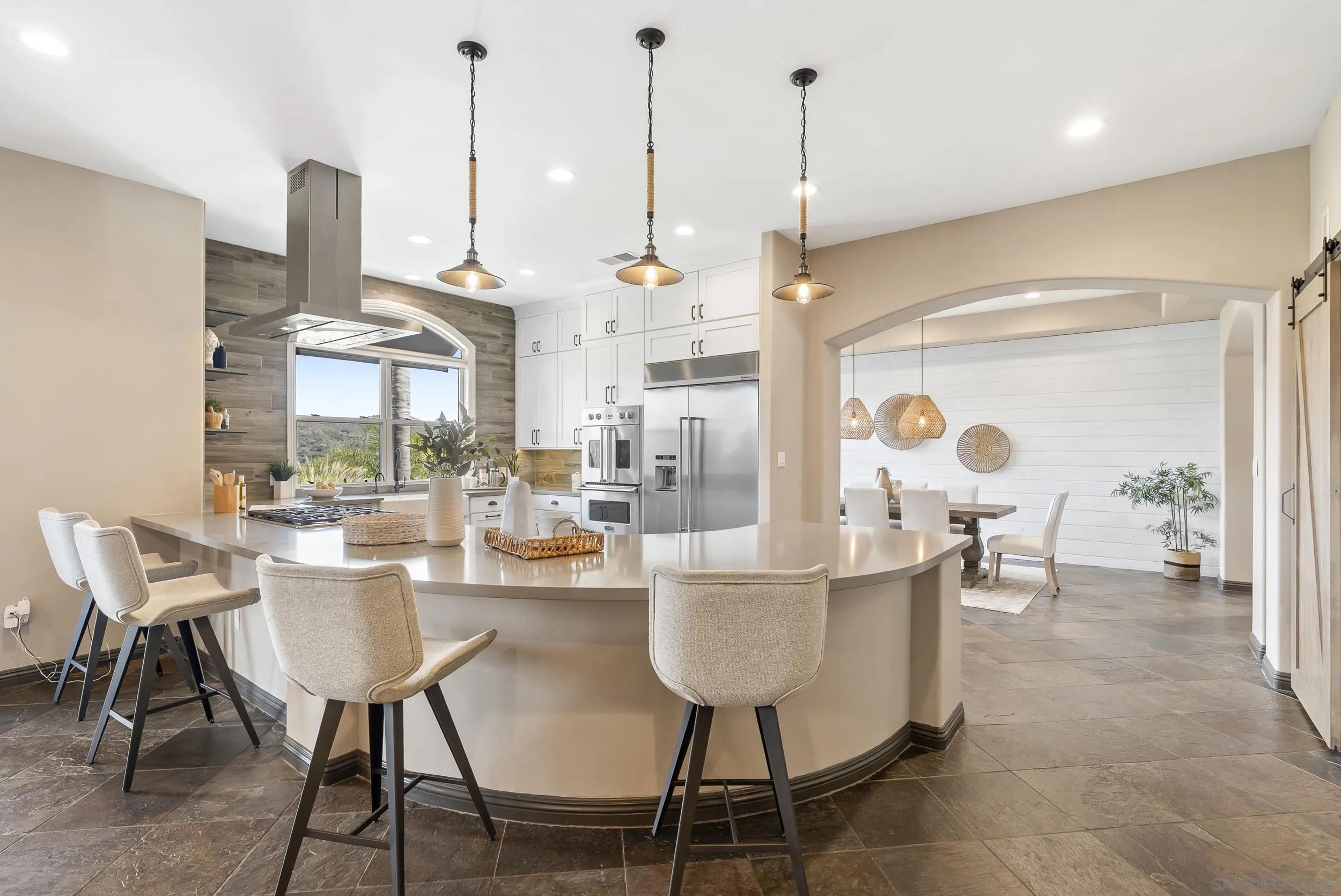 https://cdn.realtyfeed.com/cdn/127/260010854/230567a0aa6f2b3ce208bf15d0b6f5d2.webp