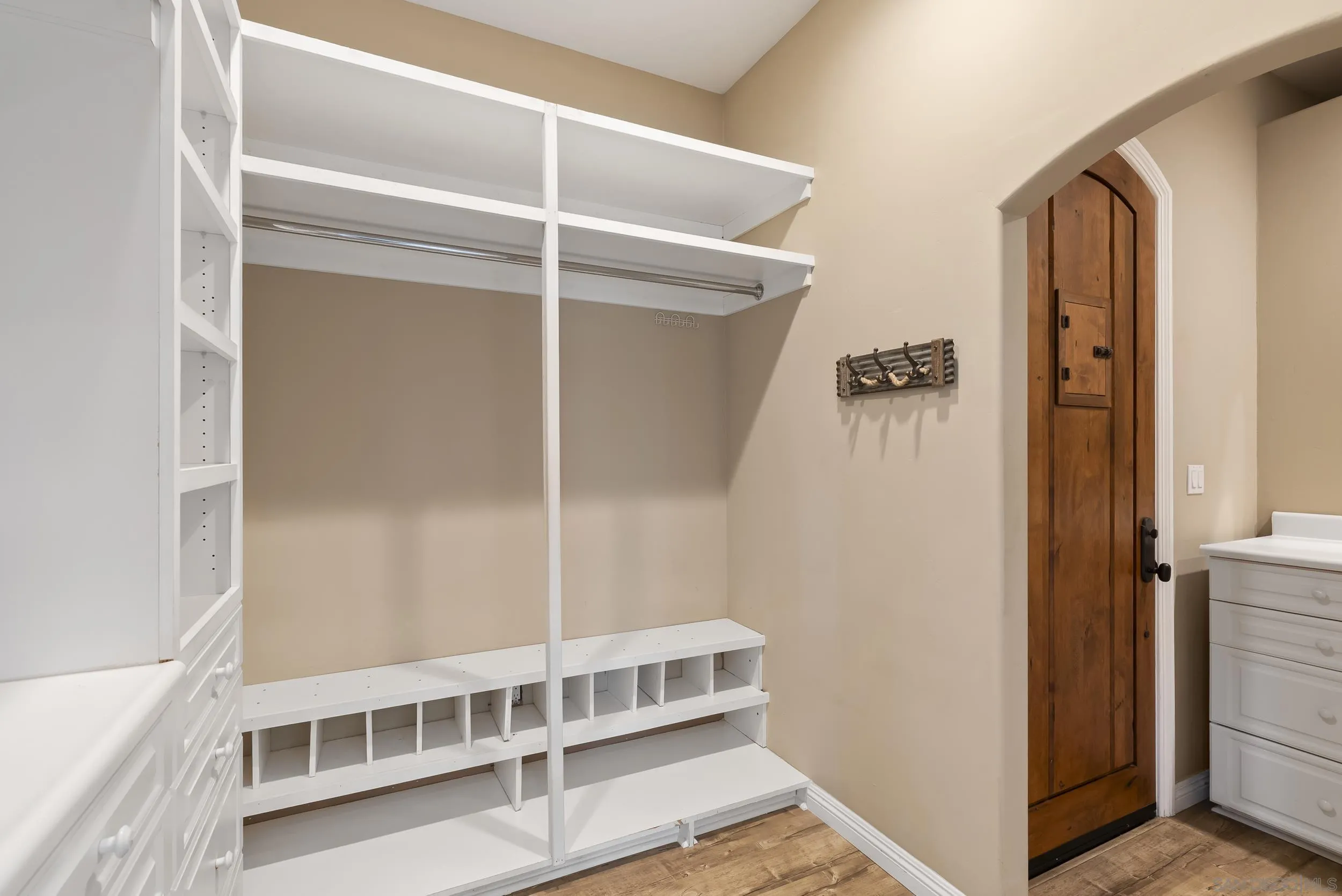 https://cdn.realtyfeed.com/cdn/127/260010854/2eb4487f0b4b2bfa3be91596e9333088.webp