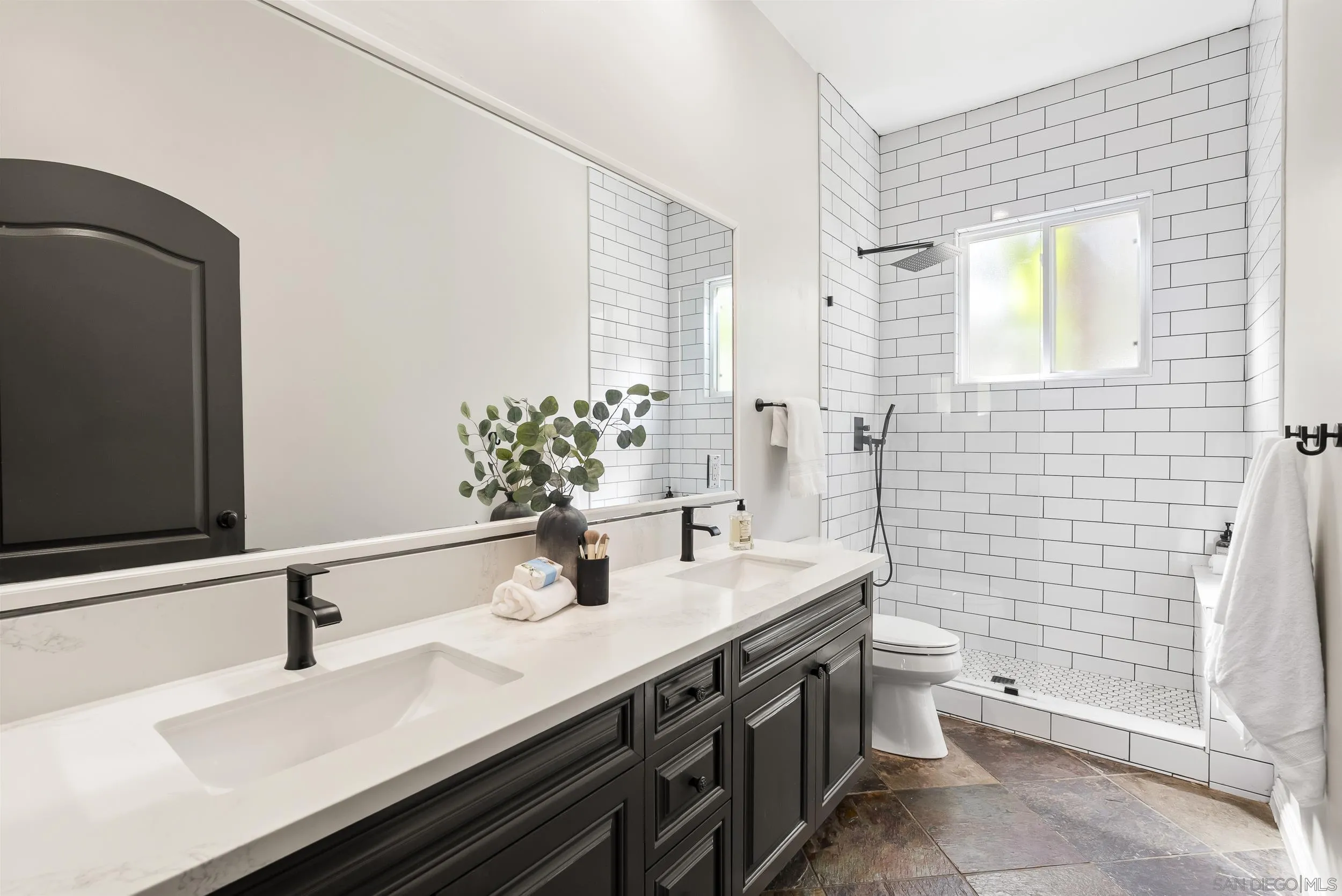 https://cdn.realtyfeed.com/cdn/127/260010854/48869bec85fe05bbf75a3e4c286828c6.webp