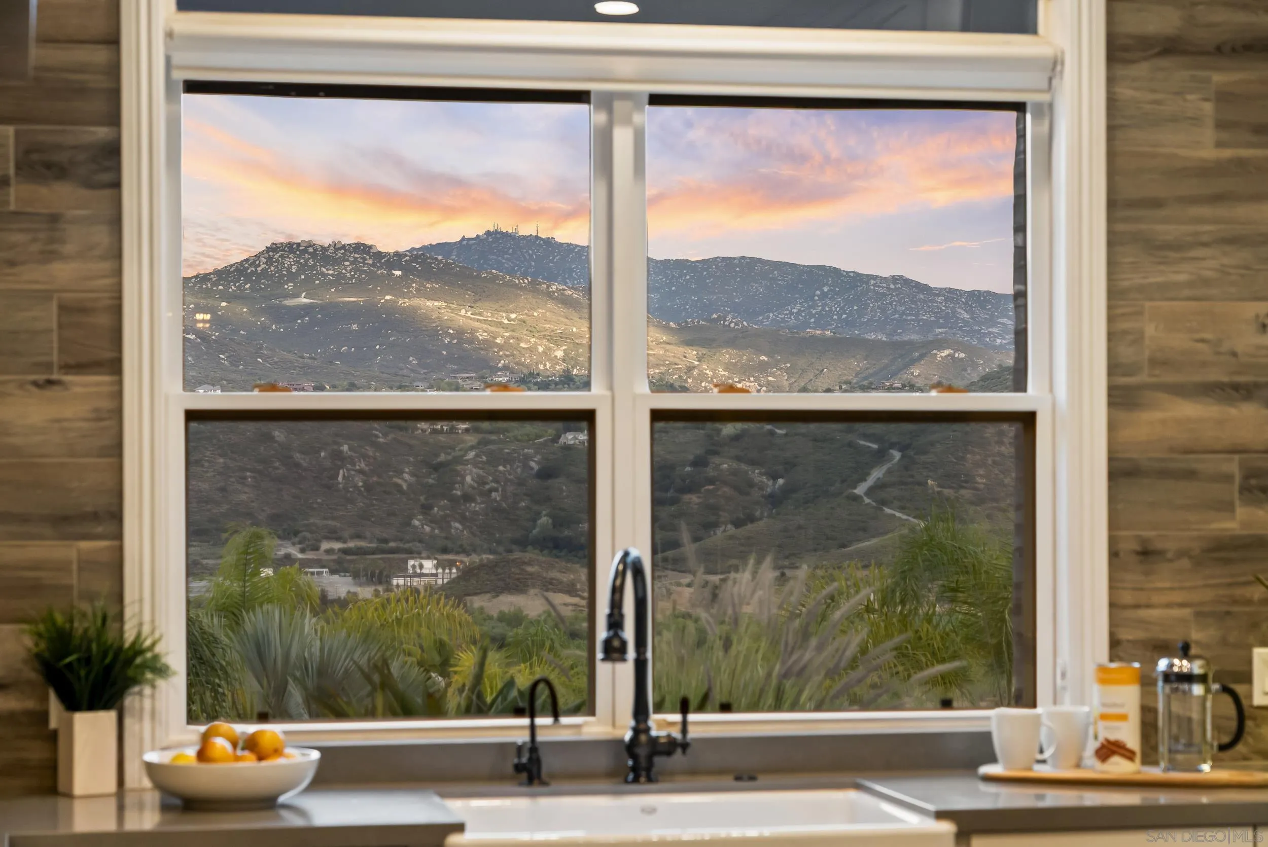 https://cdn.realtyfeed.com/cdn/127/260010854/6ccc5a37b3546ef70c6b62b9503c317d.webp