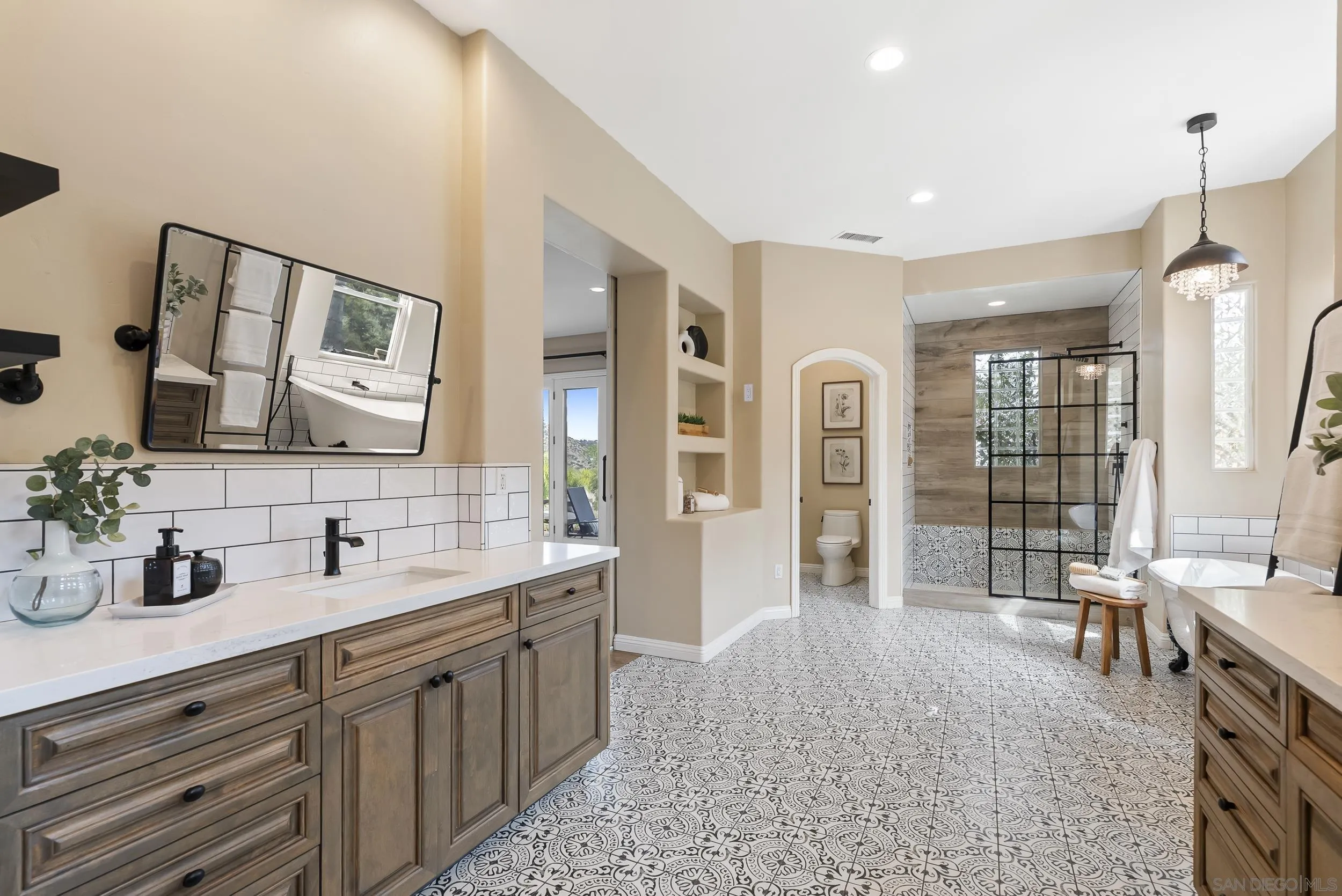 https://cdn.realtyfeed.com/cdn/127/260010854/7c9da25afc11c4d57e31cd157621532e.webp