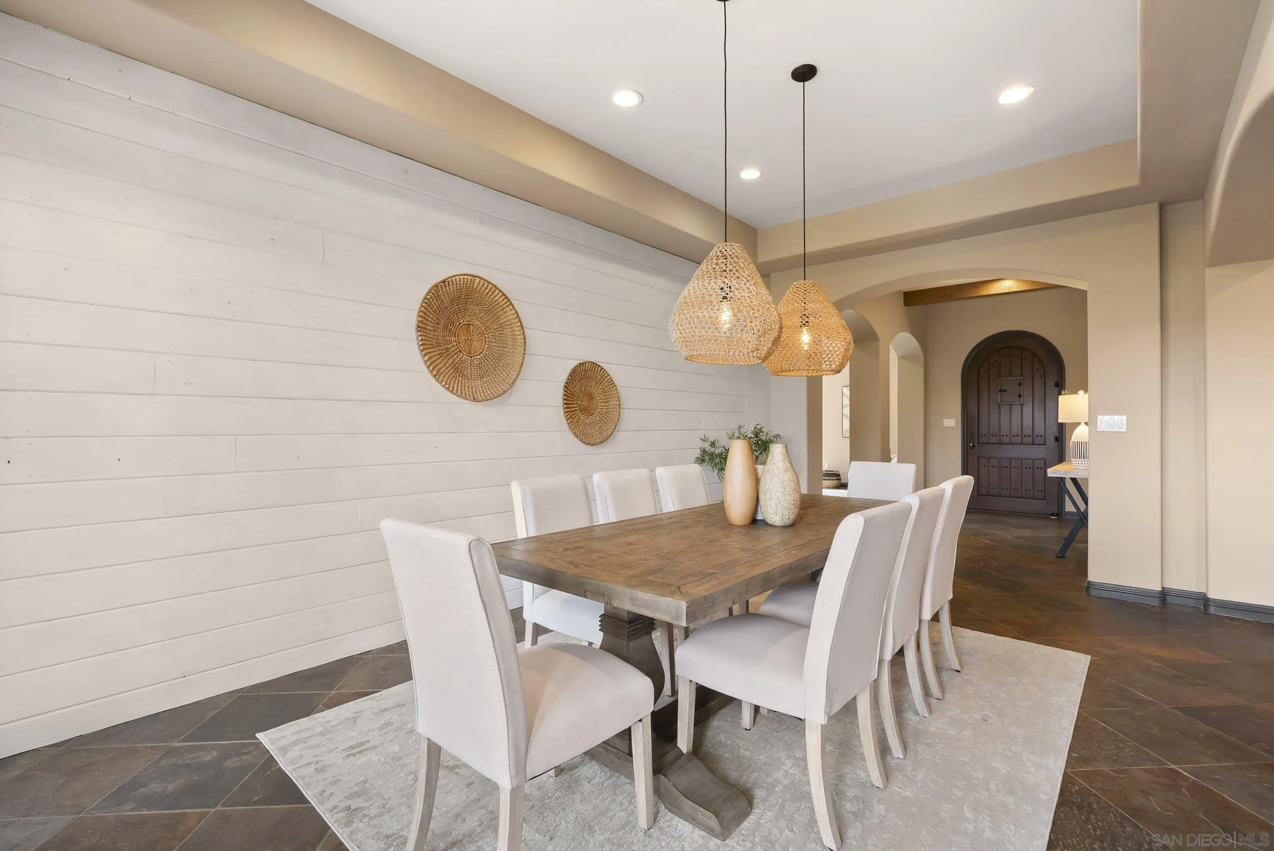 https://cdn.realtyfeed.com/cdn/127/260010854/86c1e213f037a3a8a12d948cd92ec18b.webp