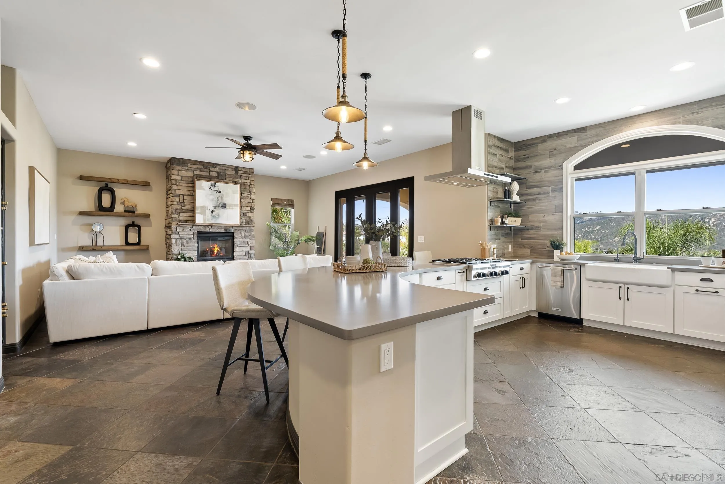 https://cdn.realtyfeed.com/cdn/127/260010854/a32f4247952fb151d287ab2013394b4e.webp