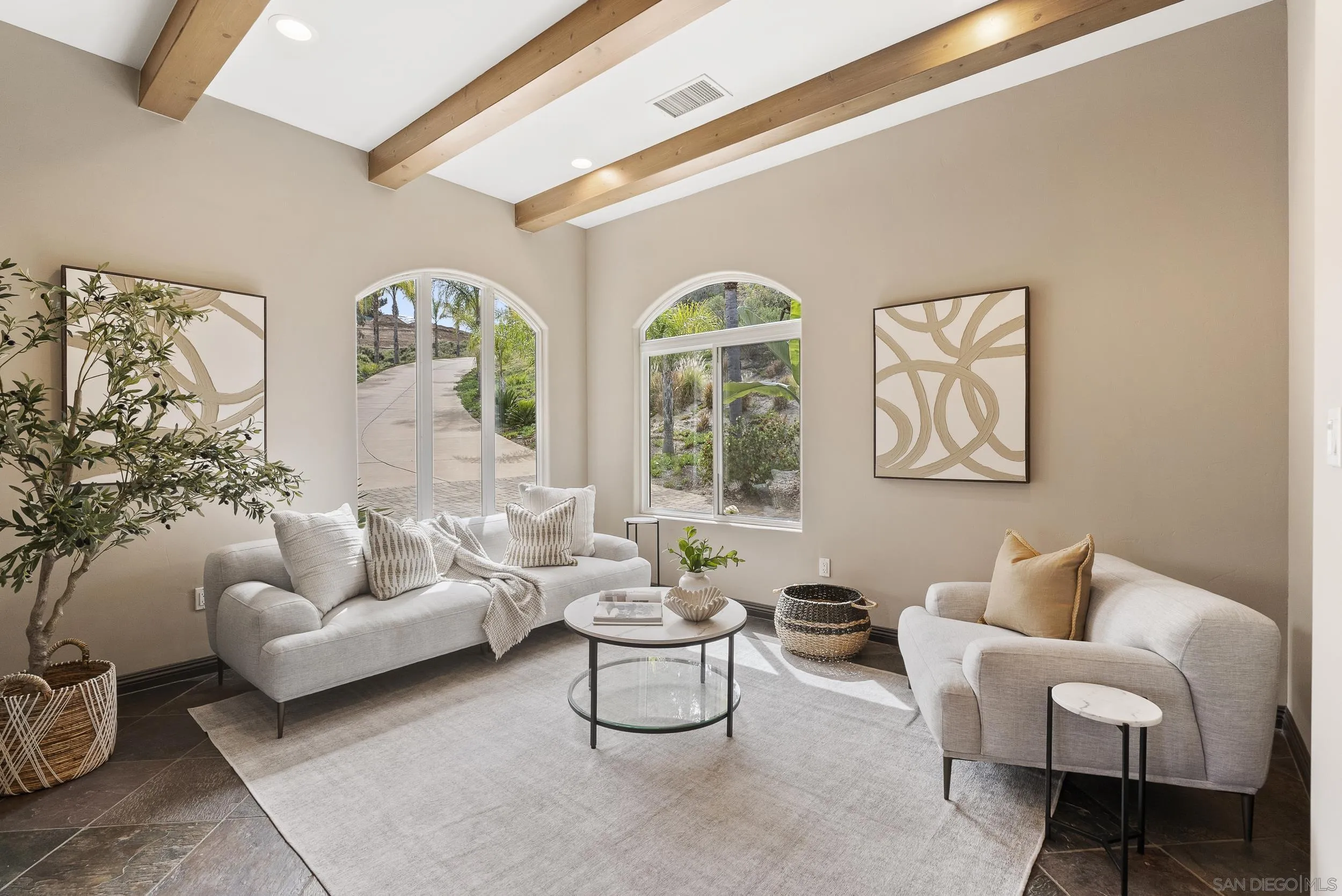 https://cdn.realtyfeed.com/cdn/127/260010854/a73b4b21dcfc9cf2e7de1450f770d32c.webp