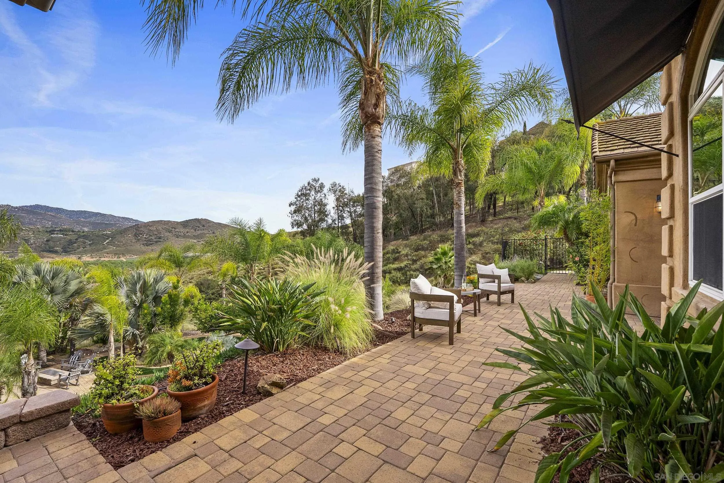 https://cdn.realtyfeed.com/cdn/127/260010854/d8a7039945a2b8f75d651f738440bf62.webp