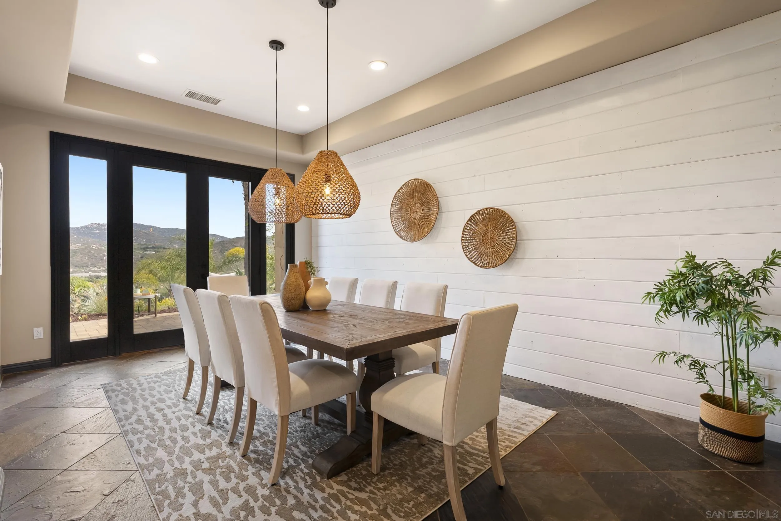 https://cdn.realtyfeed.com/cdn/127/260010854/daaec993757b6f0c9ad96a4bfa77c526.webp