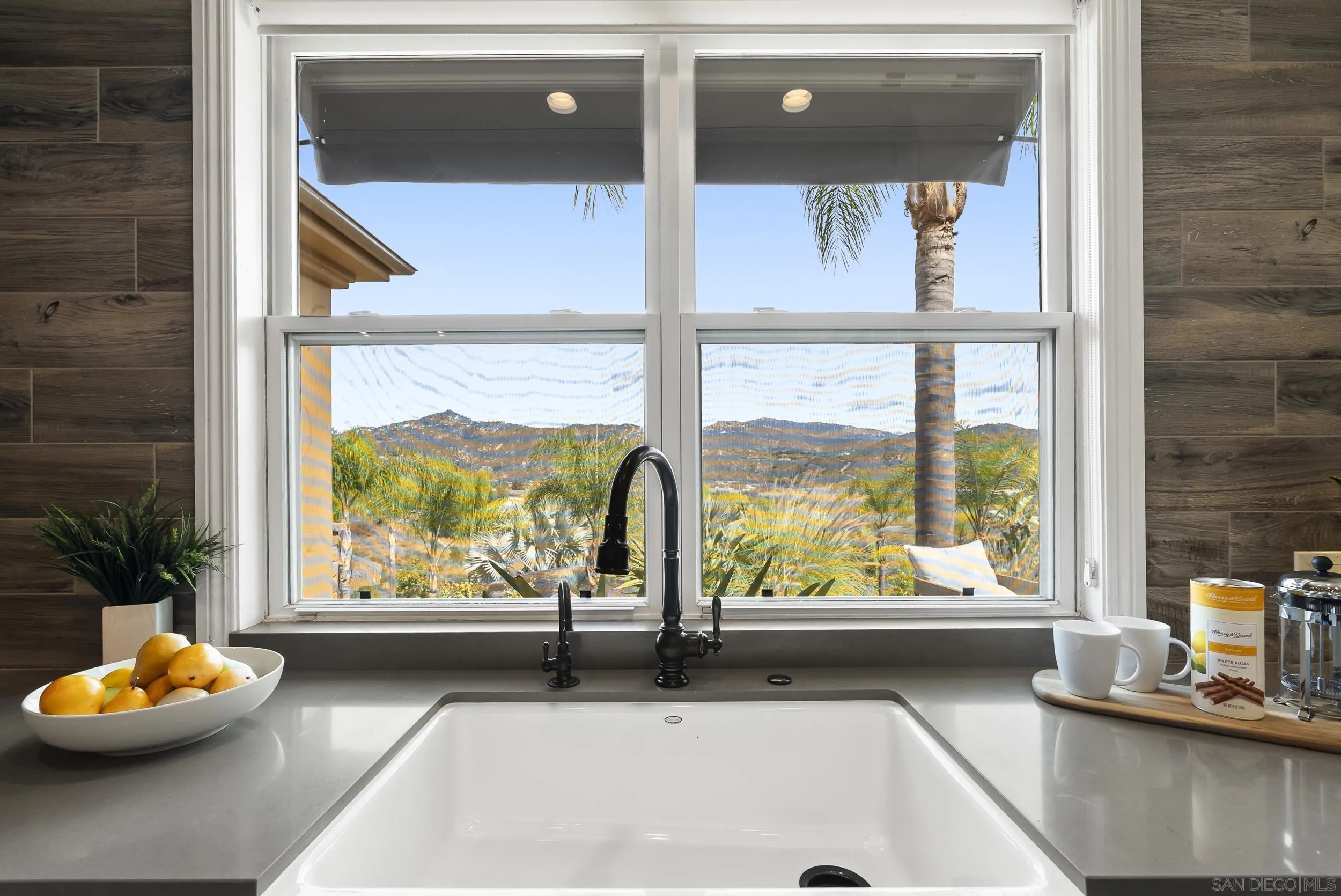 https://cdn.realtyfeed.com/cdn/127/260010854/dbe35b83699f4dabd66a1f788b479d60.webp