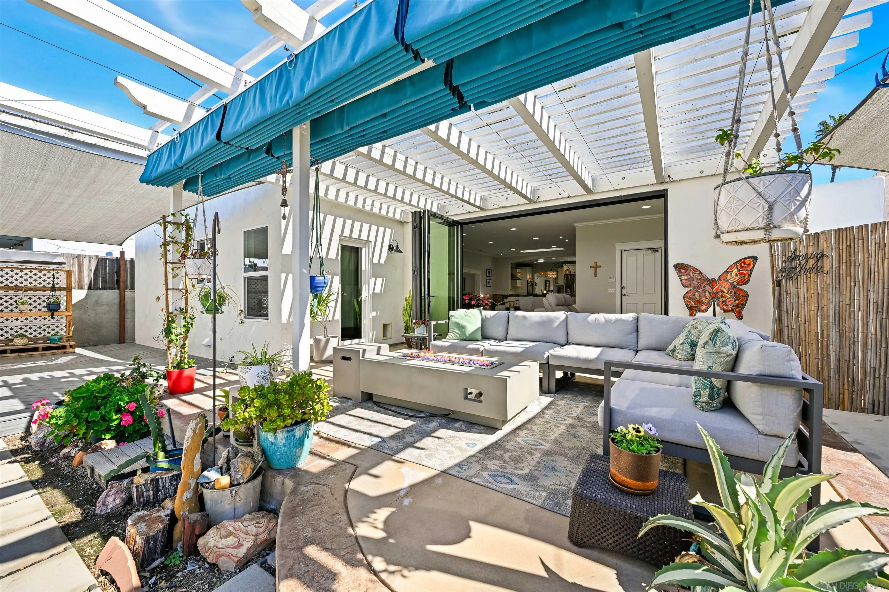 https://cdn.realtyfeed.com/cdn/127/260010855/d9c7de9019efdfe798658ab7cac3fc76.webp