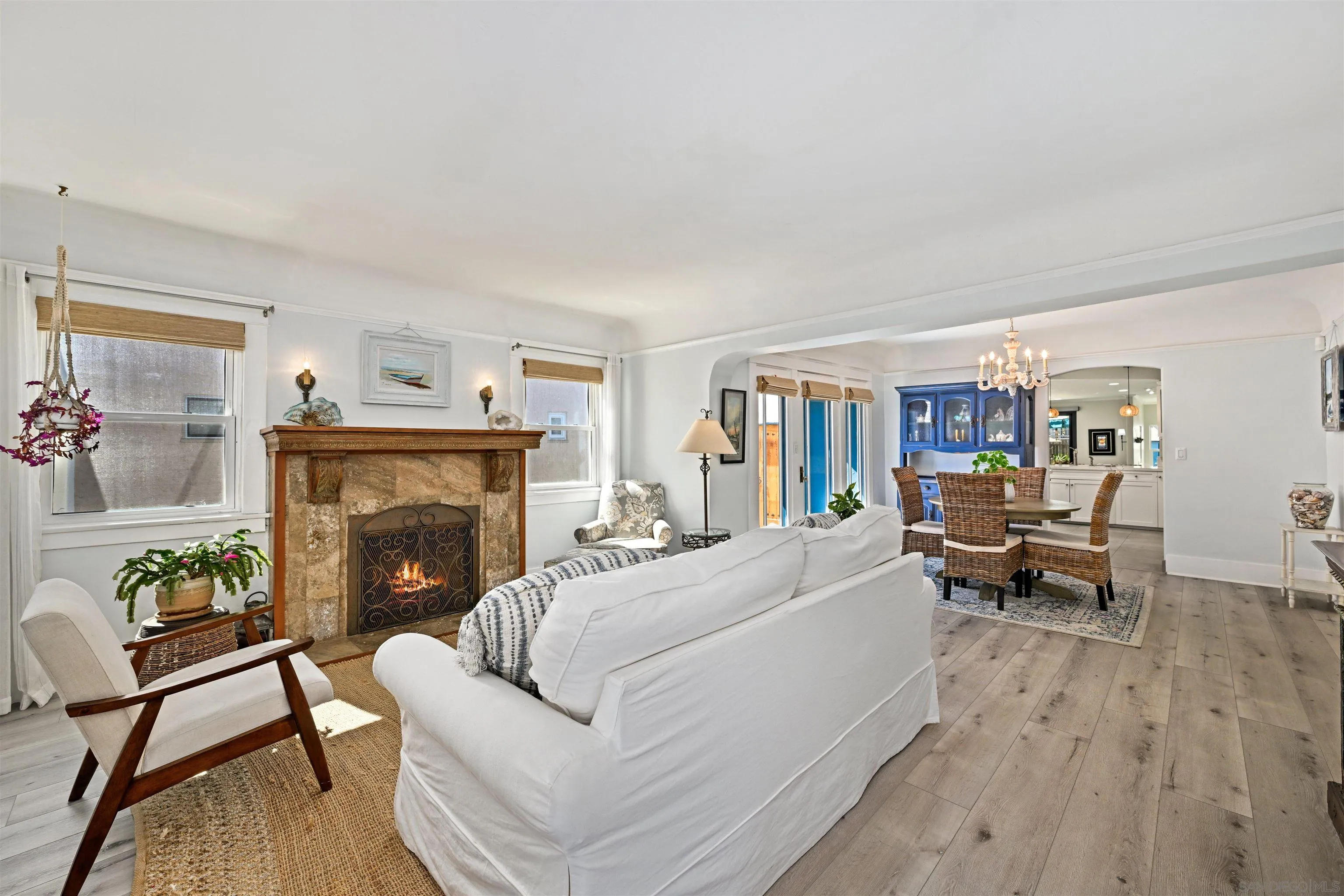 https://cdn.realtyfeed.com/cdn/127/260010855/e5dd88f2a9a666f8f73ff395093a67df.webp