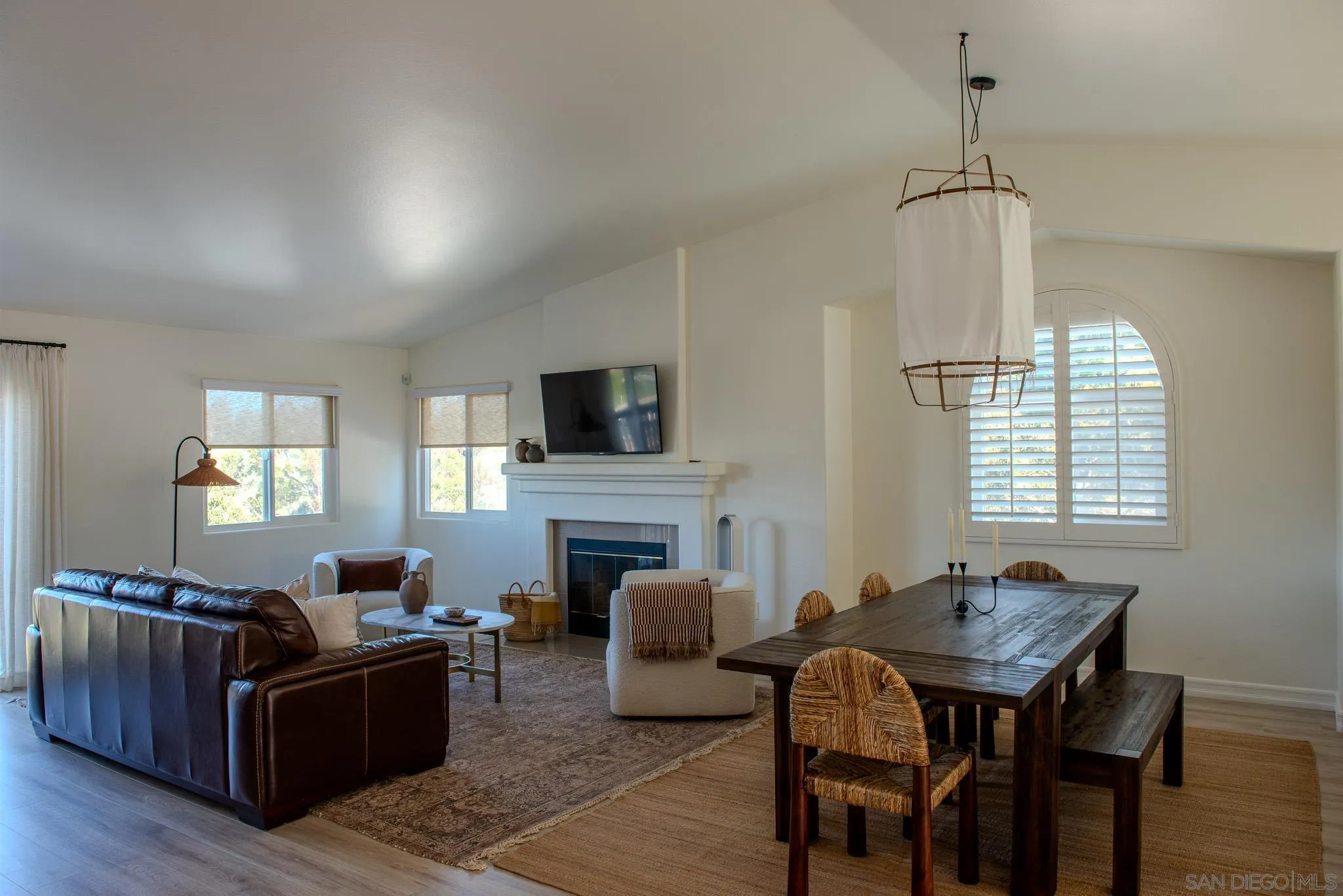 https://cdn.realtyfeed.com/cdn/127/260010858/7ed762f07196cbf06b92c16a61cd5f64.webp