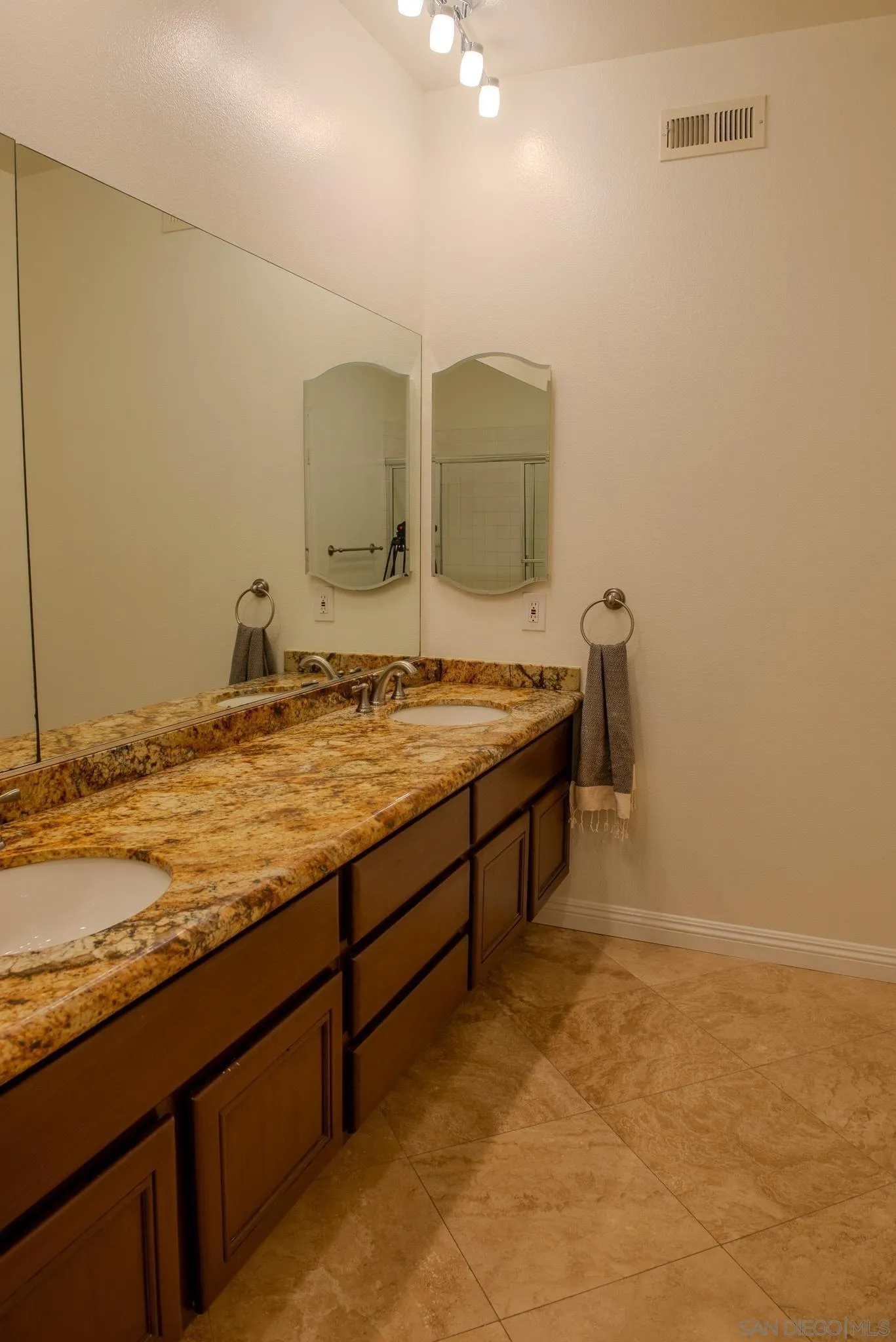 https://cdn.realtyfeed.com/cdn/127/260010858/cbb3f78eaeba627ecc2c9c0c11ae0fec.webp