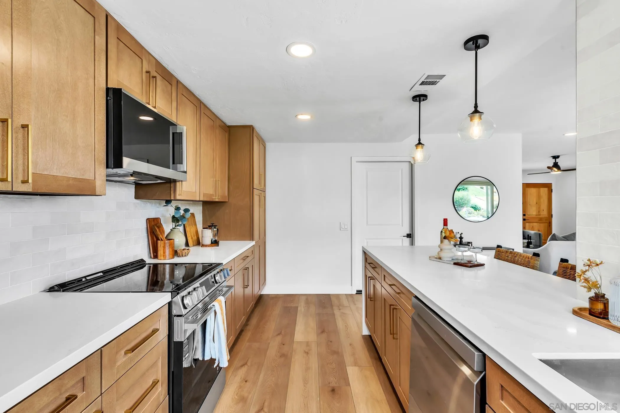 https://cdn.realtyfeed.com/cdn/127/260010859/d3d3be2967faa44ada22e26e499ad94b.webp